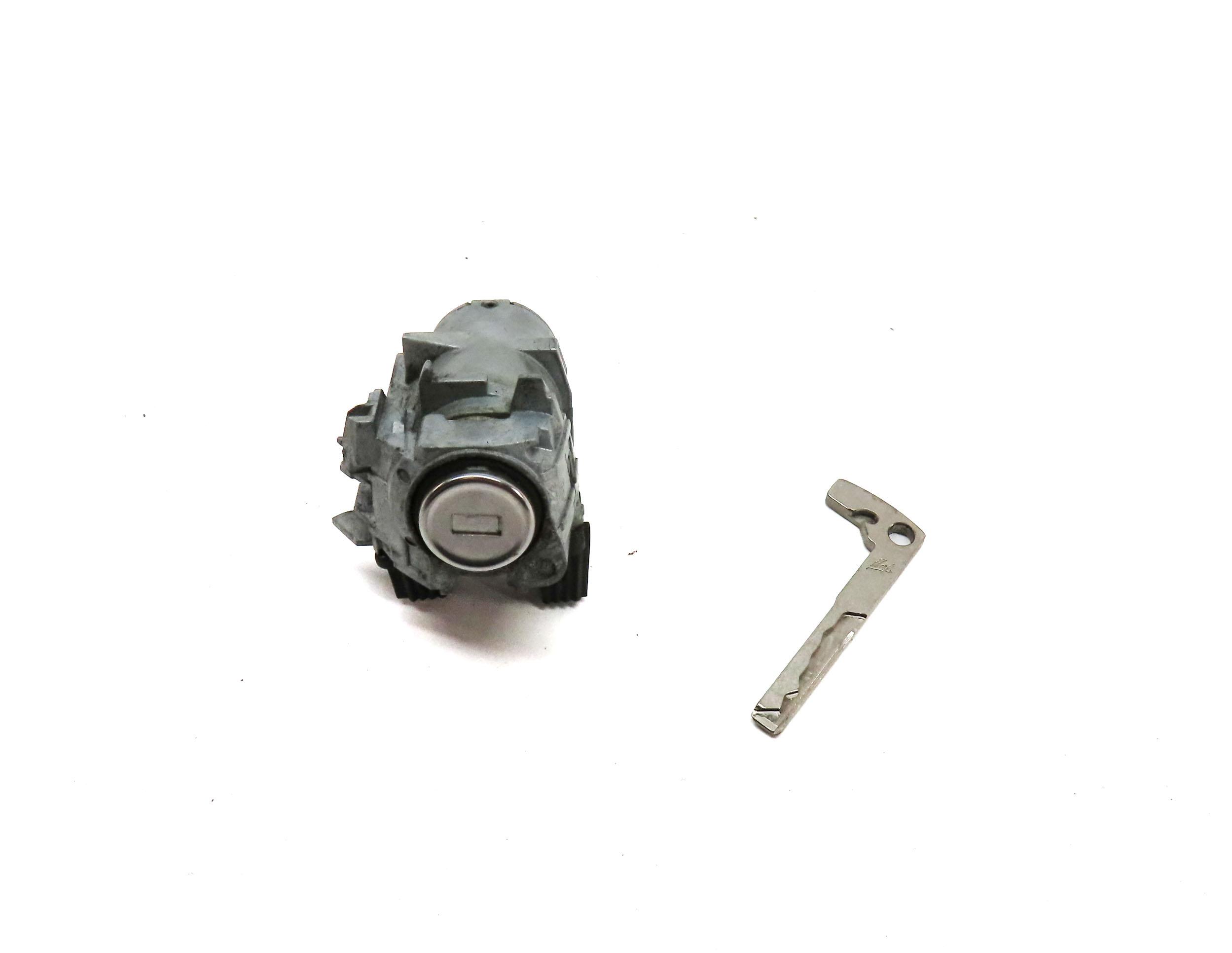 2015 MERCEDES B200e ELECTRIC (W242 W246) LEFT DRIVER DOOR LOCK CYLINDER w/ KEY — exact item pictured