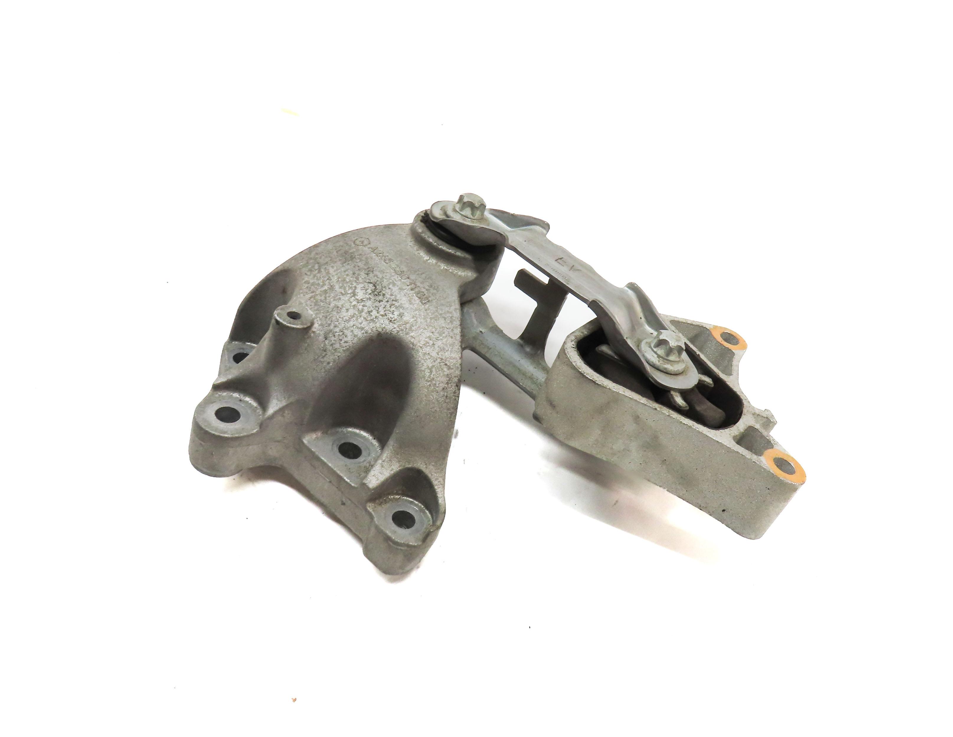 2015 MERCEDES B200e ELECTRIC (W242 W246) FRONT ENGINE MOTOR MOUNT BRACKET — exact item pictured