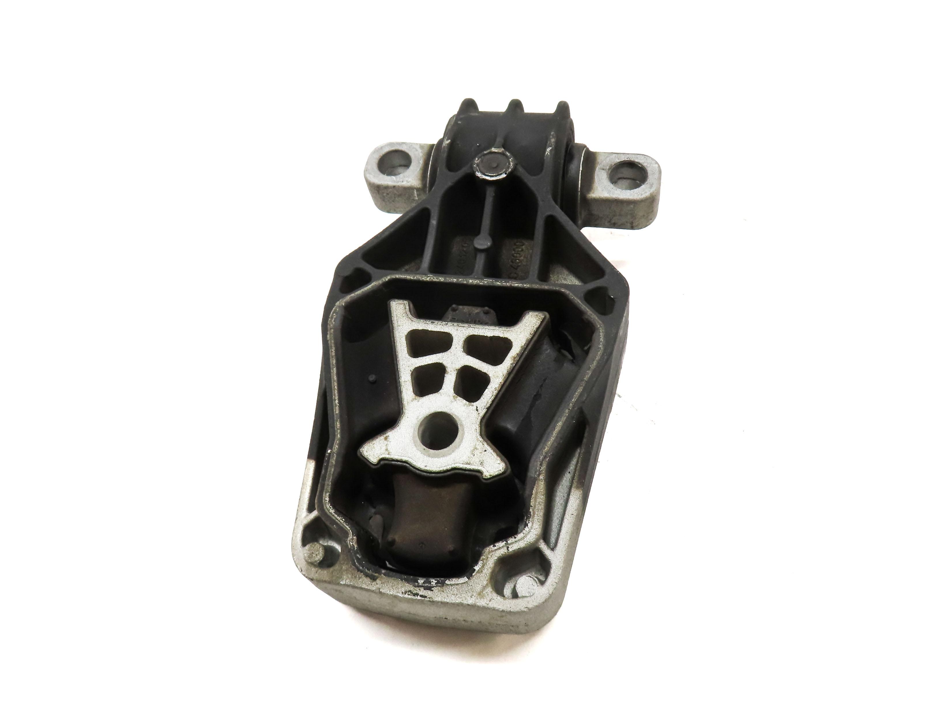 2015 MERCEDES B200e ELECTRIC (W242 W246) ENGINE MOTOR MOUNT MOUNTING BRACKET — exact item pictured