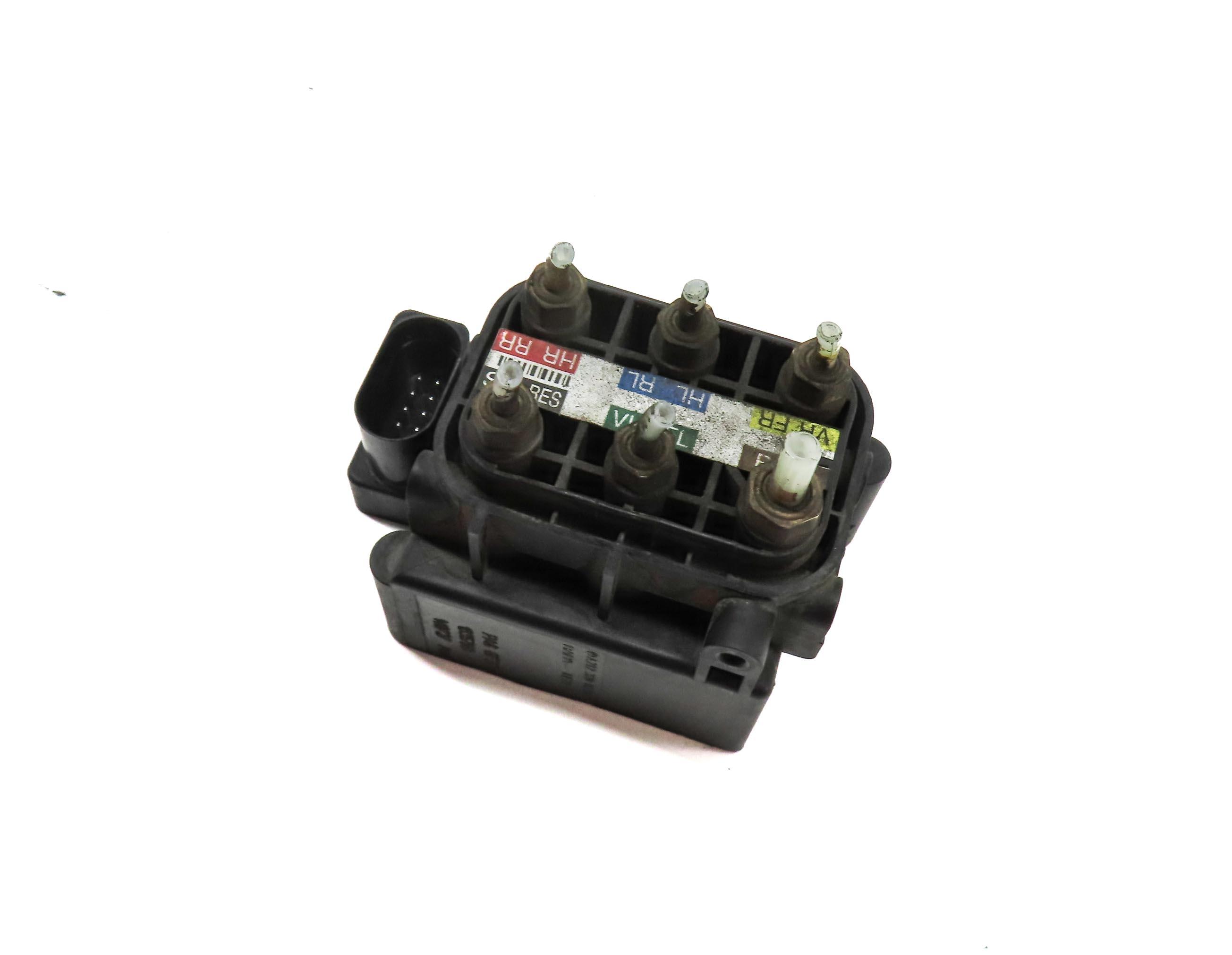 2015 MERCEDES ML63 AMG W166 AIR SUSPENSION PRESSURE RELIEF TRANSFER VALVE BLOCK — exact item pictured