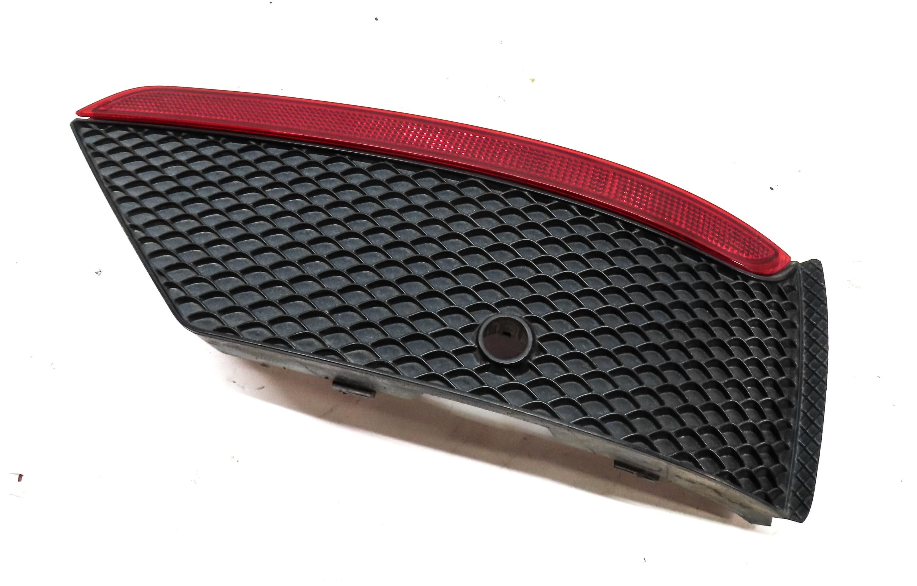 2015 MERCEDES ML63 AMG (W166) REAR RIGHT BUMPER GRILLE w/ REFLECTOR 1668850453 — exact item pictured