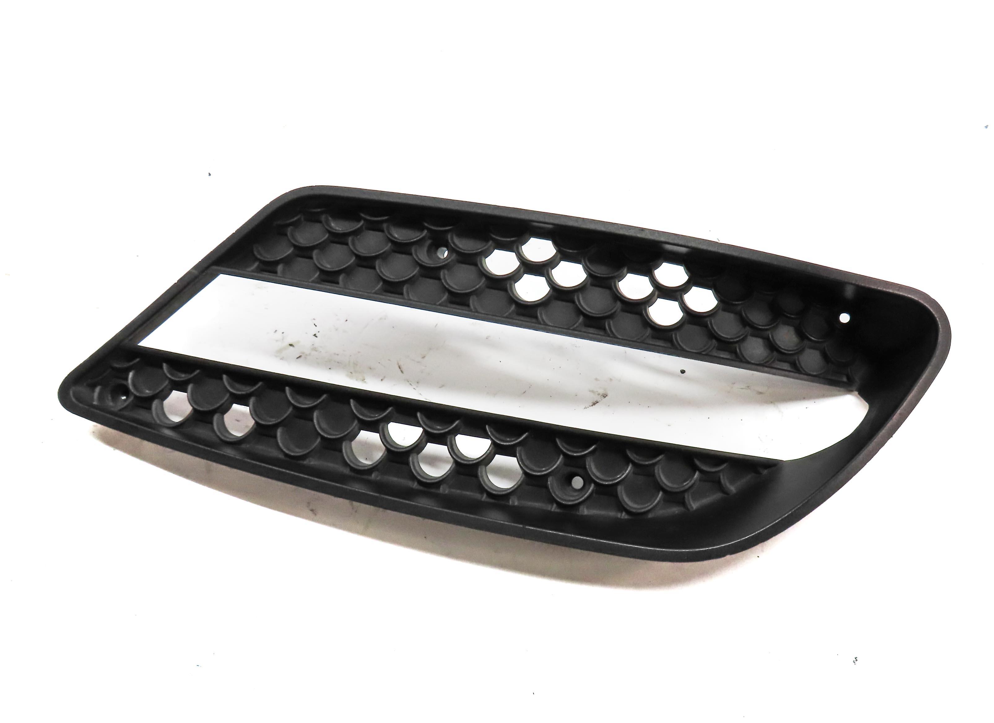 2008-2011 MERCEDES C CLASS (W204) FRONT RIGHT LOWER SPORT FOG LIGHT LAMP GRILLE — exact item pictured