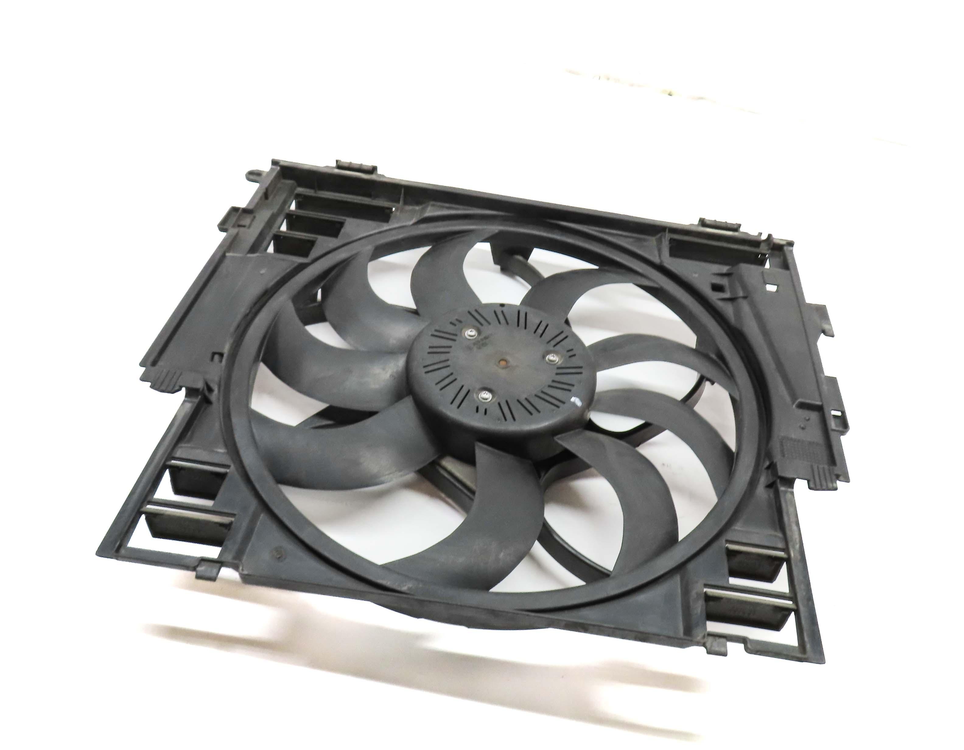 2012-2016 BMW 528i (F10) RADIATOR 600 WATT ELECTRIC COOLING FAN w/ SHROUD — exact item pictured