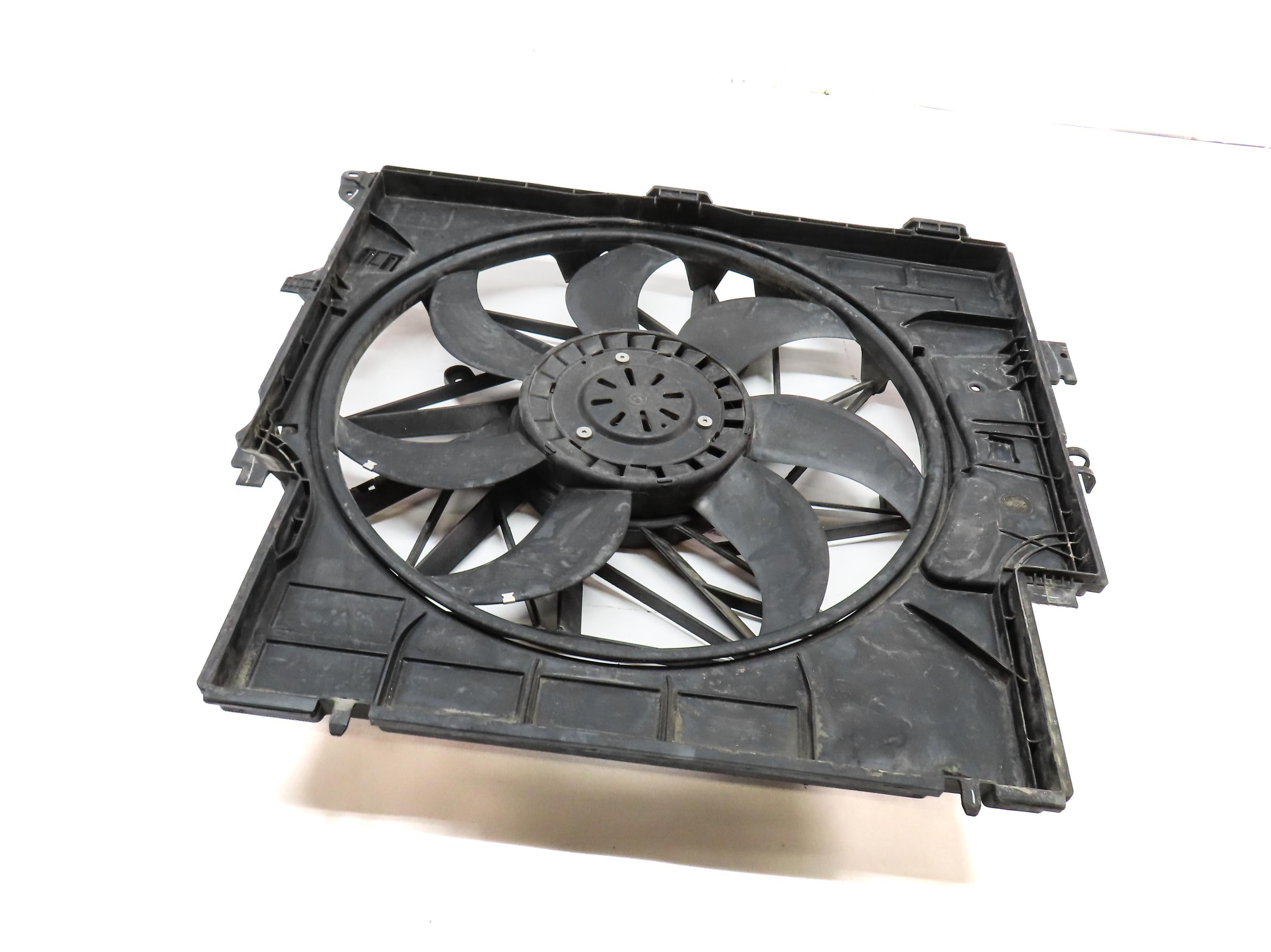 13-18 BMW X3 X4 (F25 F26) 2.0L N20 TURBO ENGINE RADIATOR COOLING FAN & SHROUD — exact item pictured