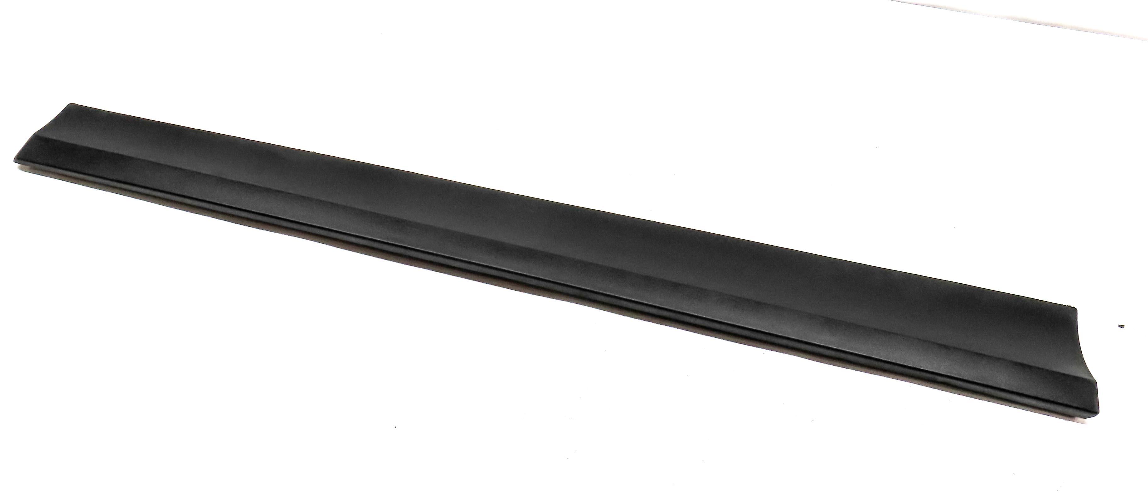 11-18 BMW X3 X4 (F25 26) FRONT RIGHT LOWER DOOR MOULDING TRIM (w/o M or X-LINE) — exact item pictured