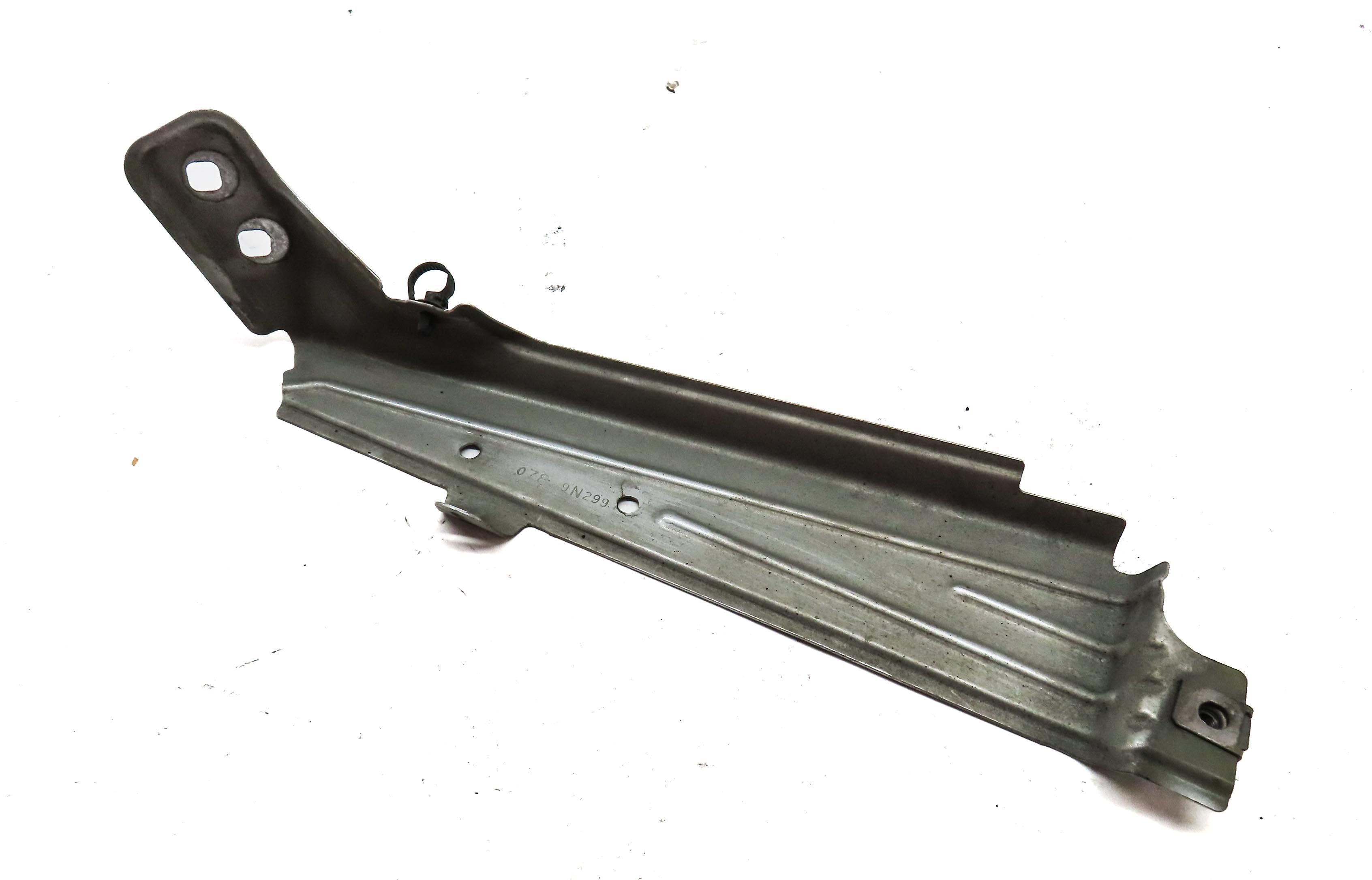 2014 BMW X3 (F25) FRONT RIGHT PASSENGER FENDER MOUNT BRACKET 41357267326 — exact item pictured