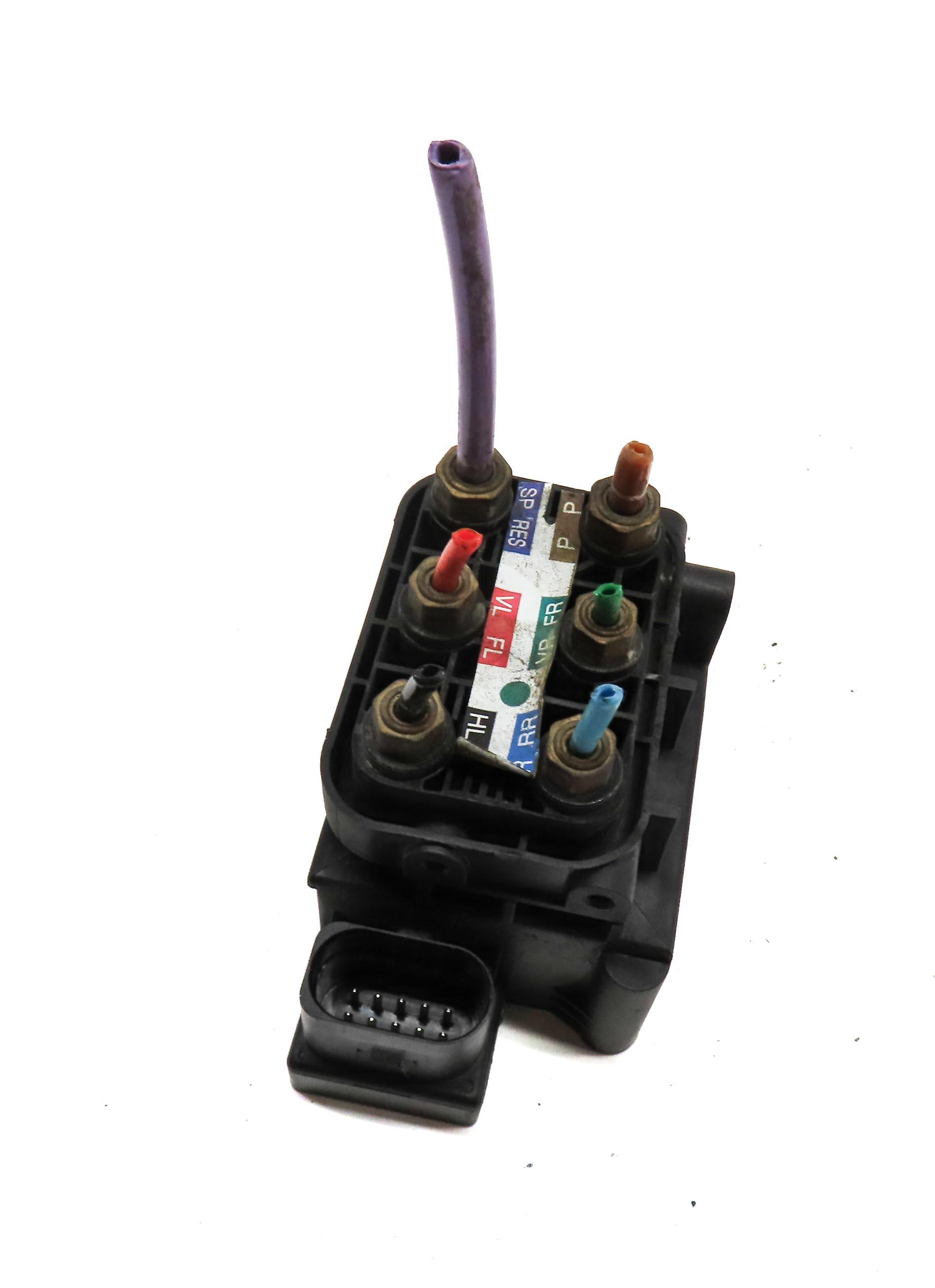 2013 AUDI A8 (D4 4H) AIR RIDE SUSPENSION COMPRESSOR VALVE BLOCK 4H0616013 — exact item pictured