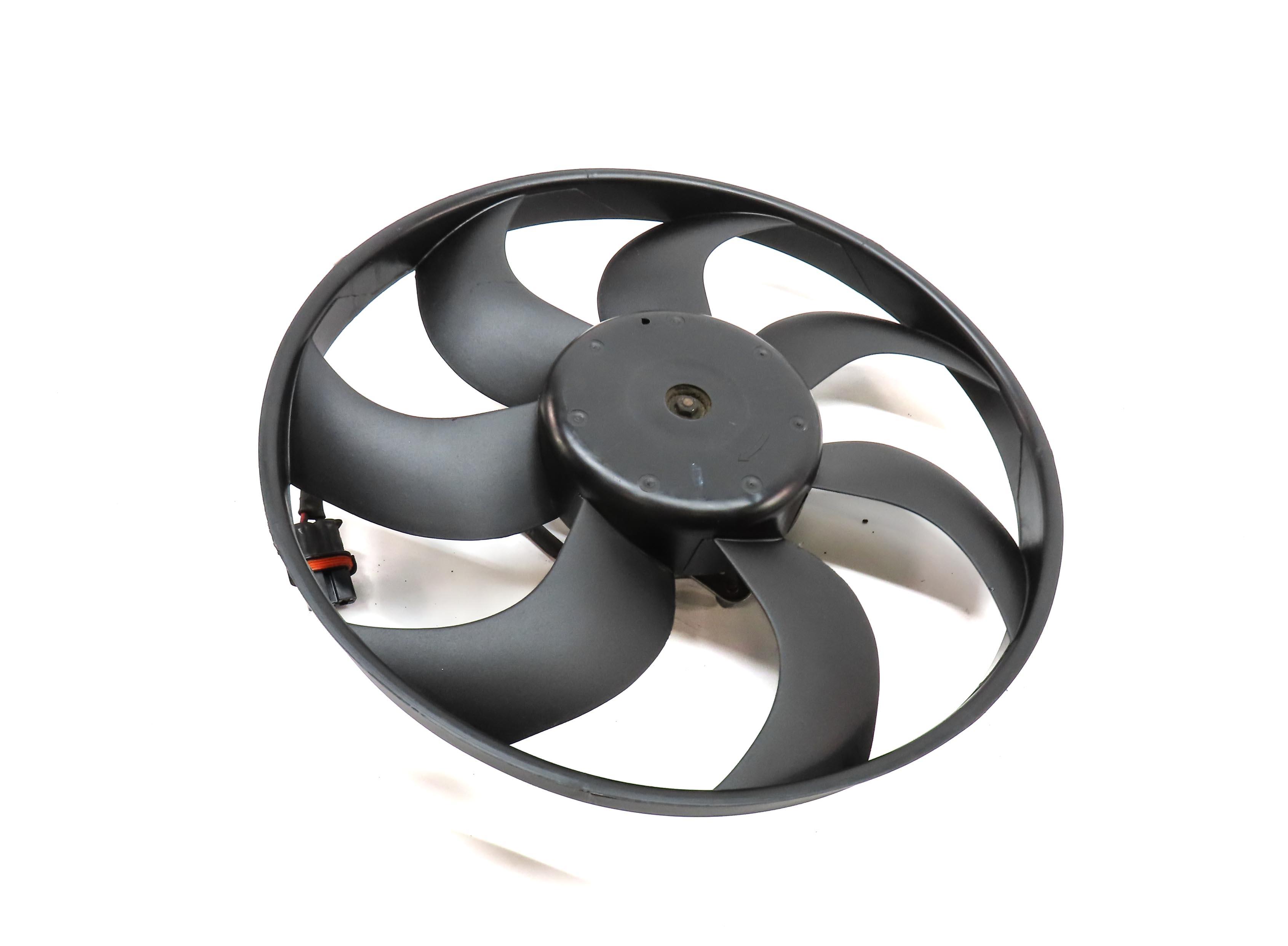 12-17 LR2 DISCOVERY SPORT RANGE ROVER EVOQUE (L538 L550) LARGE COOLING FAN — exact item pictured