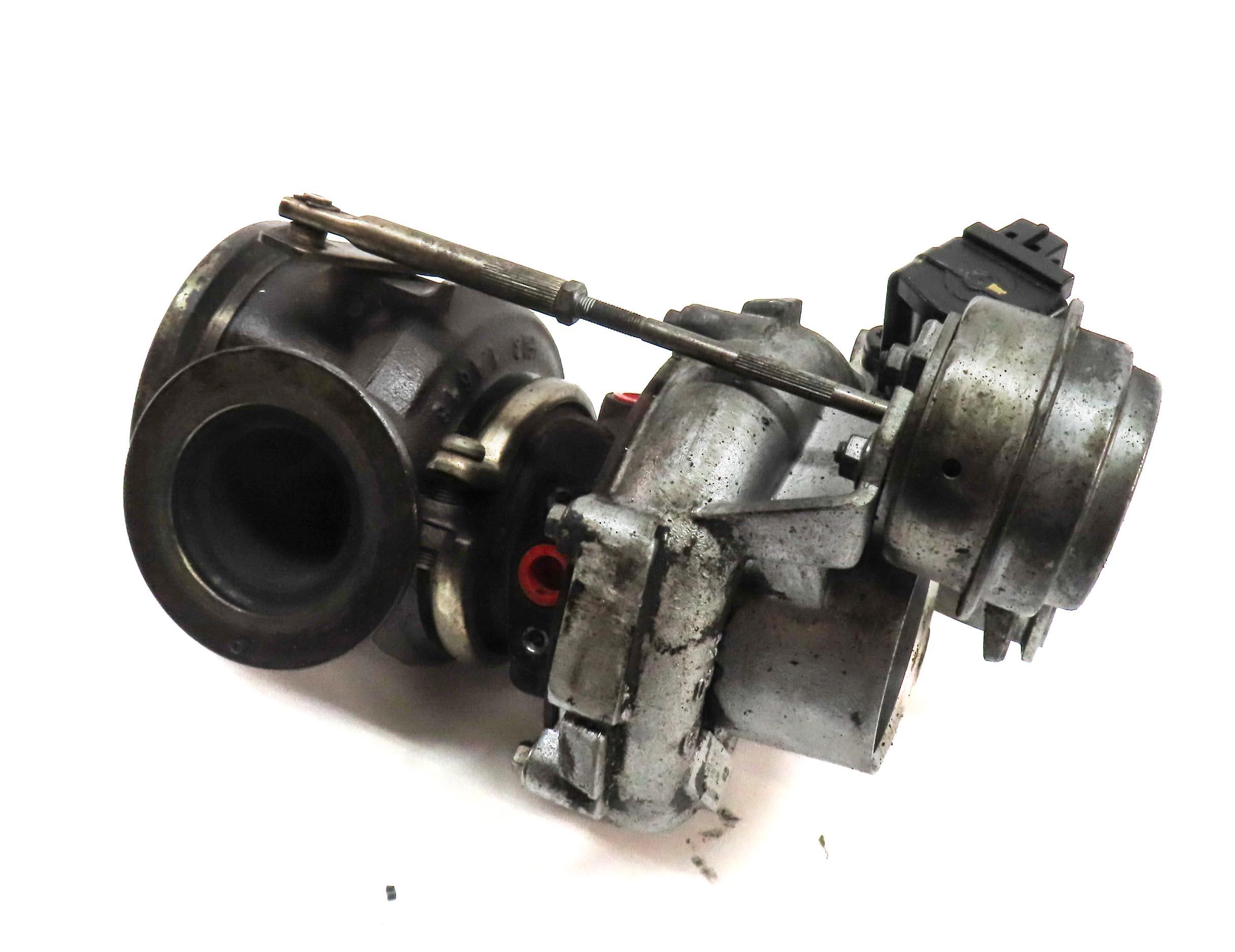 08-14 BMW 550i 750i X5 X6 (E70 E71 F01 F10) 4.4L N63 ENGINE - LEFT TURBOCHARGER — exact item pictured