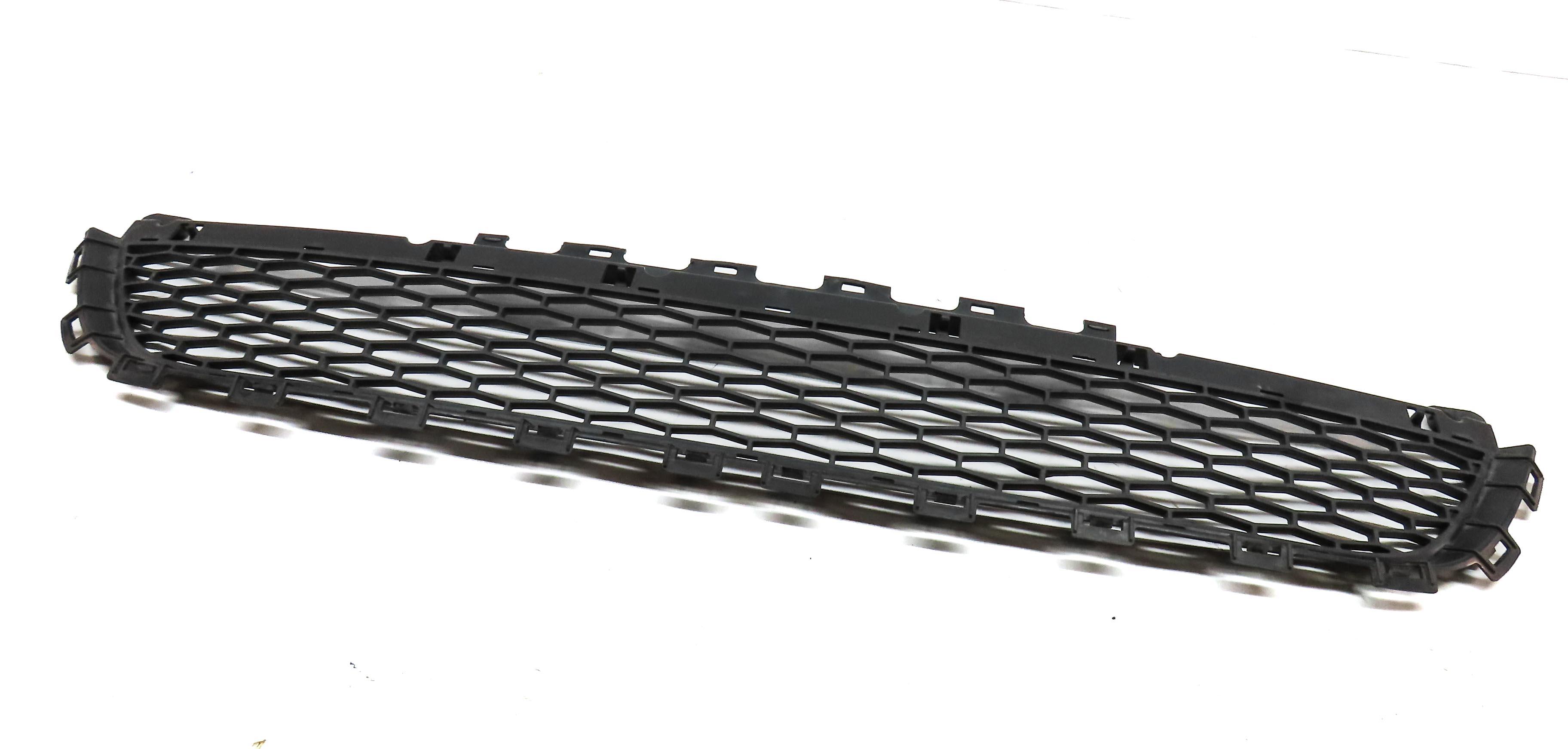 2017 LAND ROVER DISCOVERY SPORT (L550) FRONT LOWER CENTER BUMPER GRILLE AIR VENT — exact item pictured
