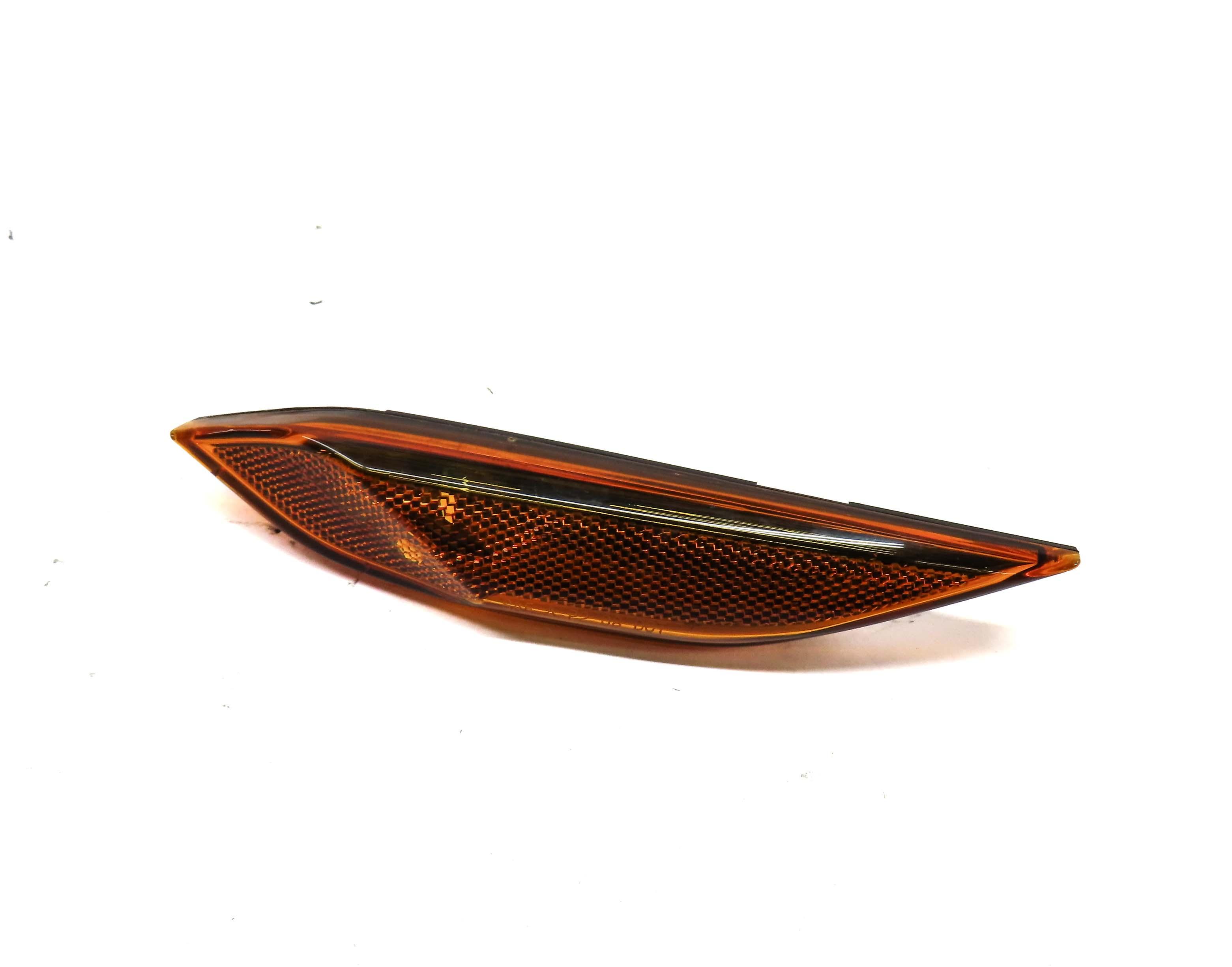 2013 PORSCHE CAYENNE HYBRID (958) FRONT RIGHT PASSENGER MARKER LIGHT (NO BULB) — exact item pictured