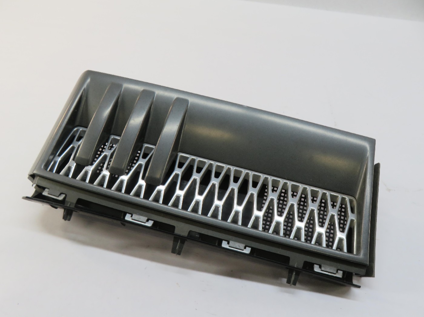 2010 LAND RANGE ROVER HSE FRONT LEFT DRIVER FENDER AIR VENT GRILLE TRIM — exact item pictured