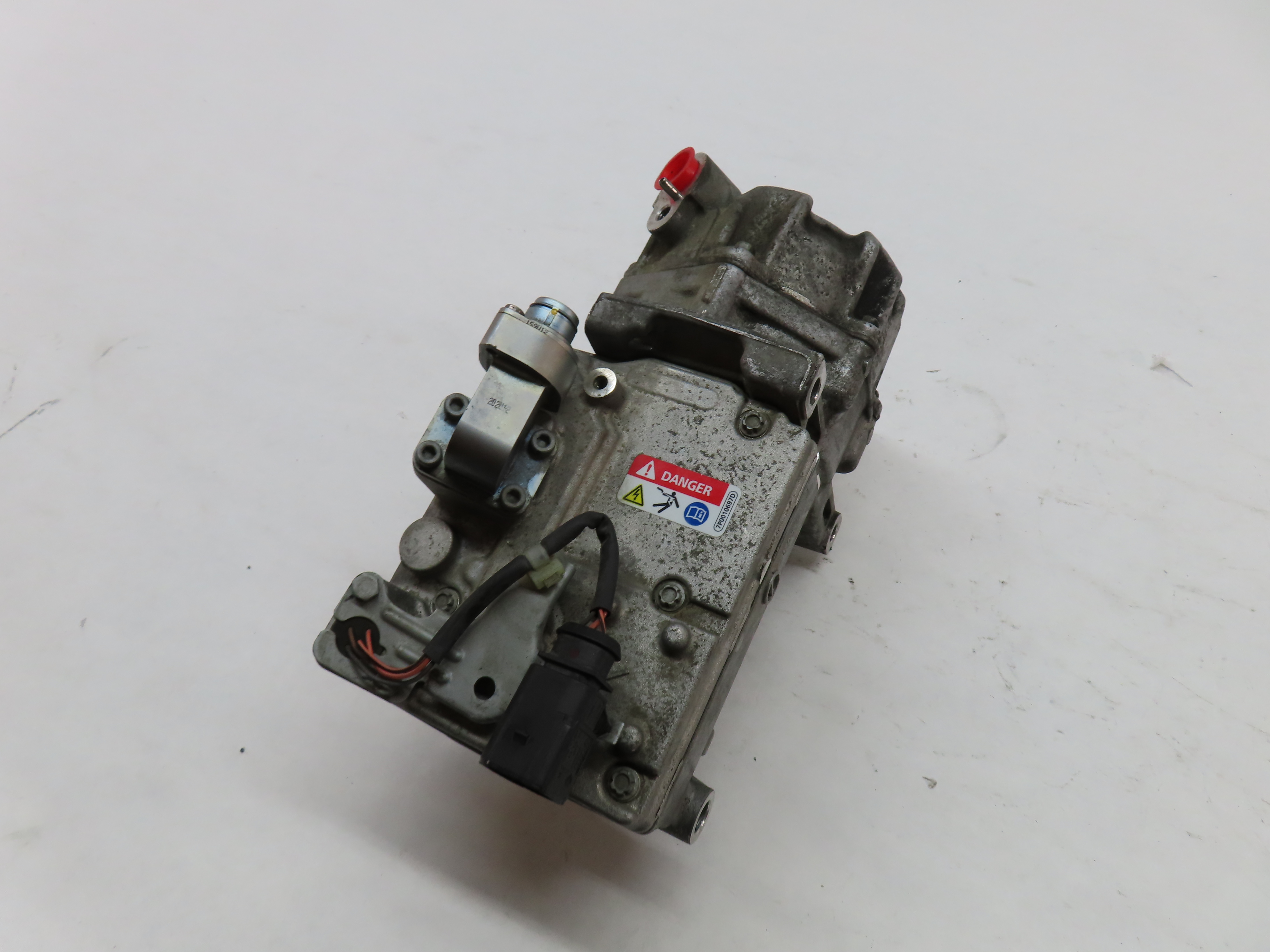 2013-2017 AUDI Q5 (B8 8R) HYBRID 2.0L ENGINE AC AIR CONDITIONING COMPRESSOR PUMP — exact item pictured
