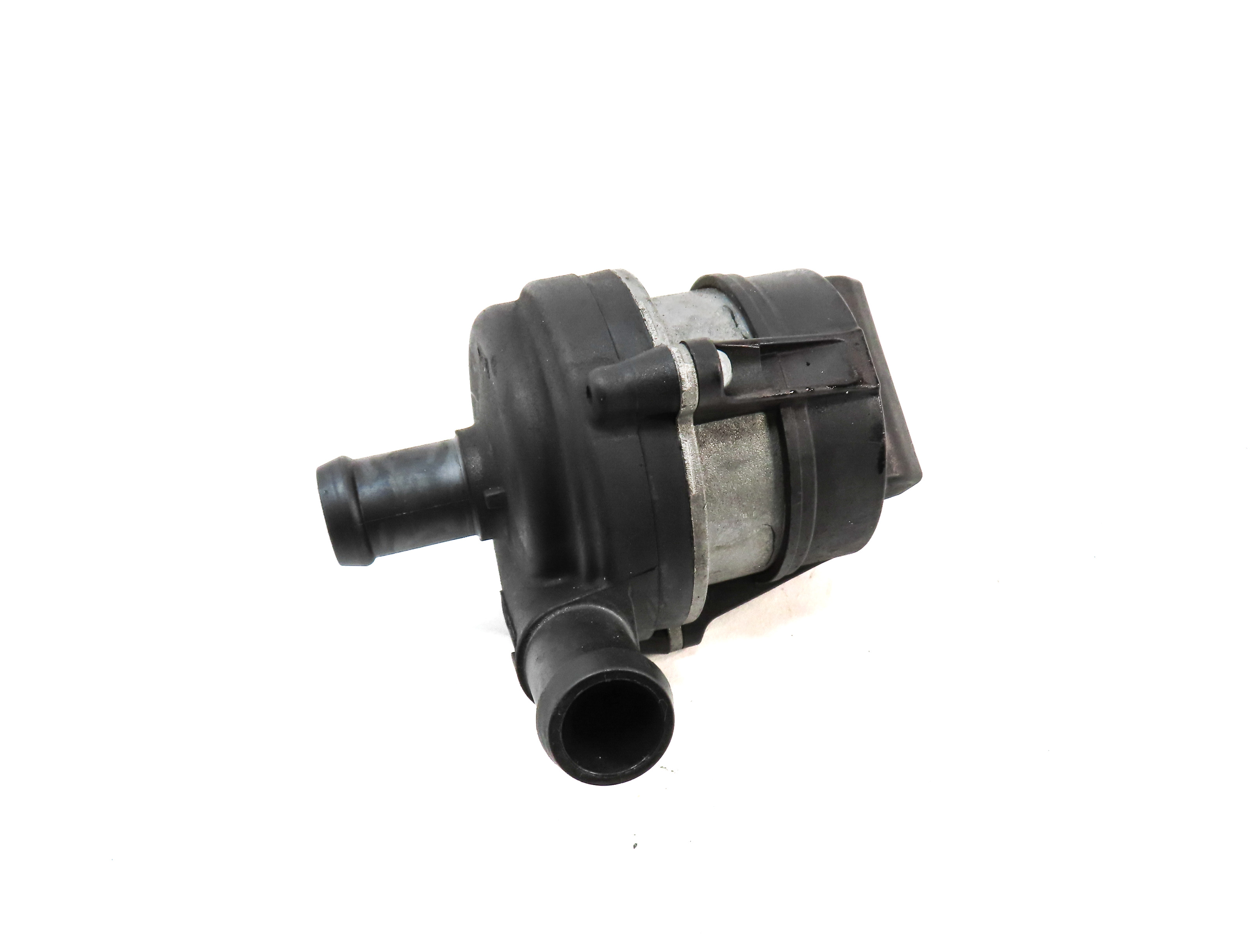 16 LAND RANGE ROVER SPORT (L494) 3.0L DIESEL ENGINE AUXILIARY WATER COOLANT PUMP — exact item pictured