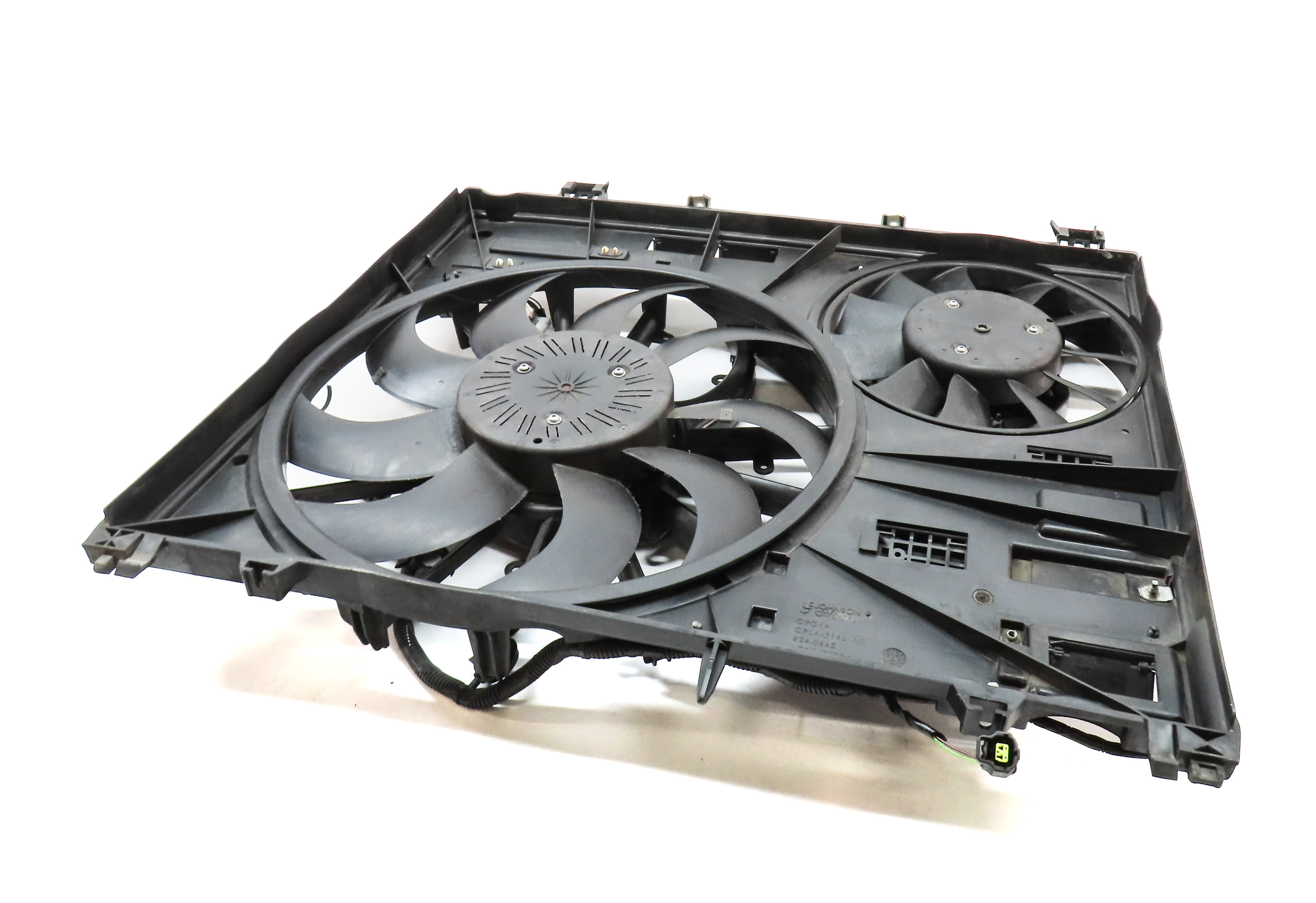 16 LAND RANGE ROVER SPORT L494 3.0L DIESEL ENGINE RADIATOR COOLING FAN ASSEMBLY — exact item pictured
