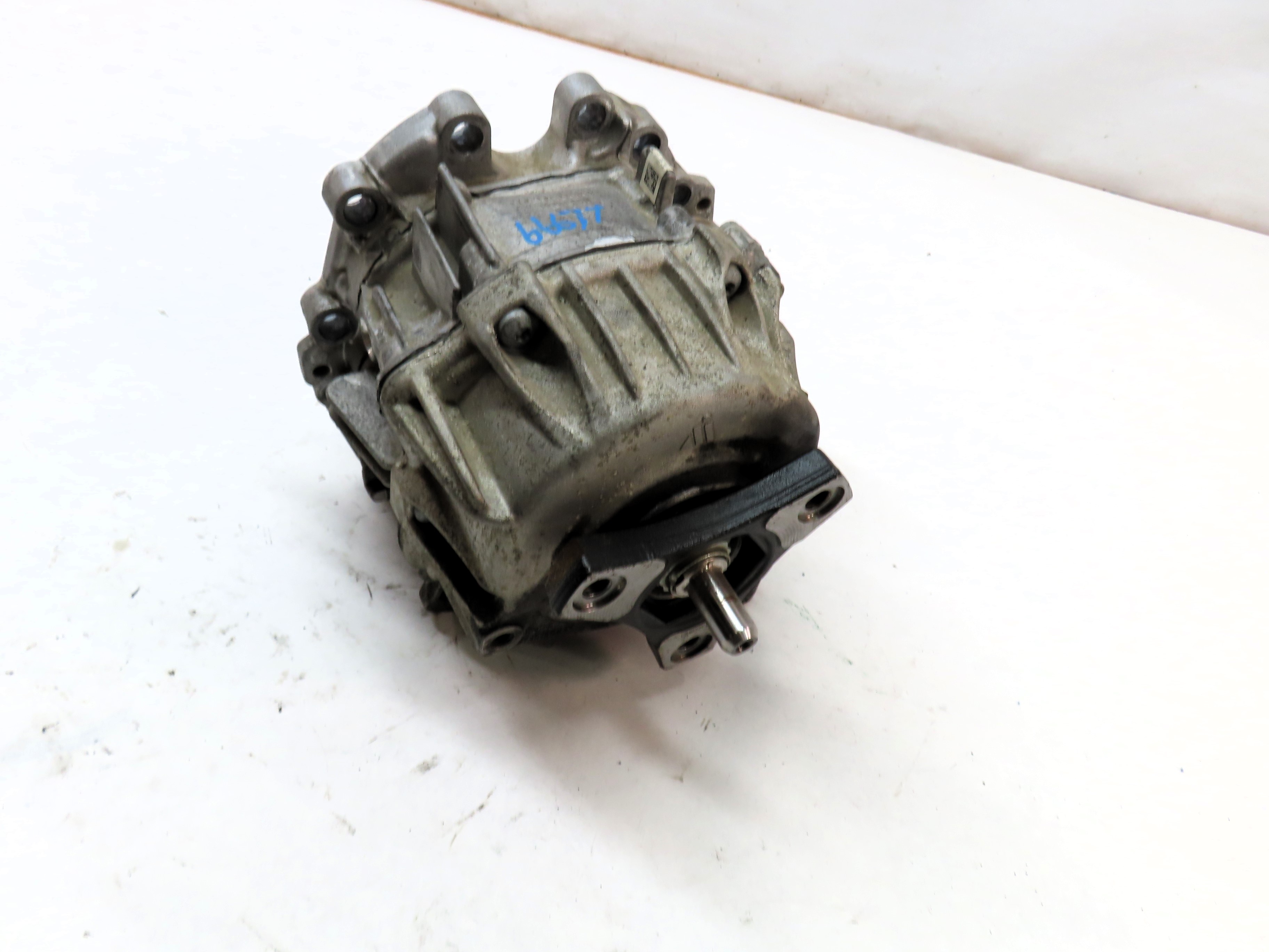 16-18 MERCEDES GLC300 CLS550 (X253) AWD FRONT TRANSFER CASE ASSEMBLY — exact item pictured