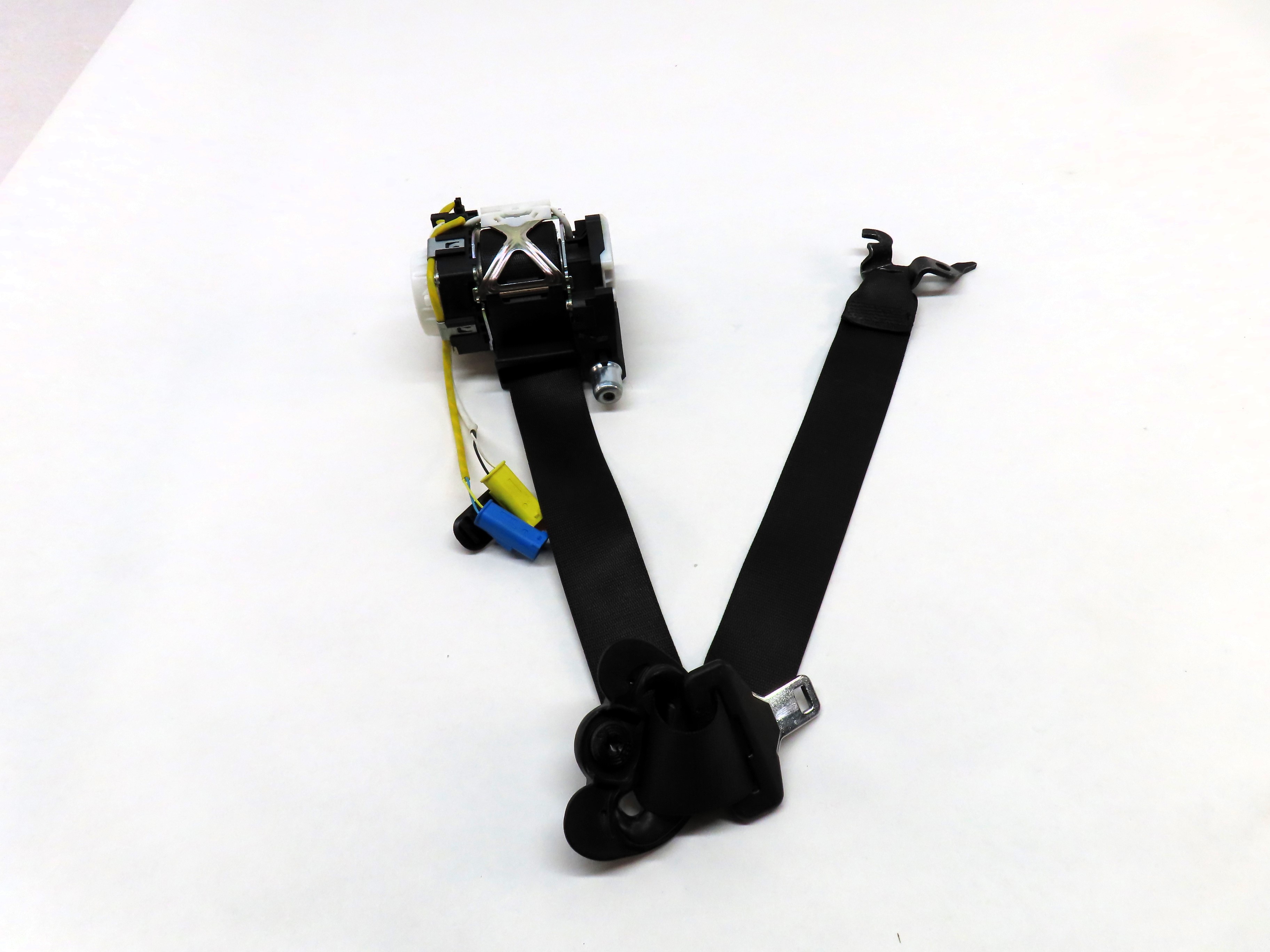 2012-2015 BMW X1 (E84) LEFT FRONT DRIVER SEATBELT BUCKLE RETRACTOR (BLACK) — exact item pictured