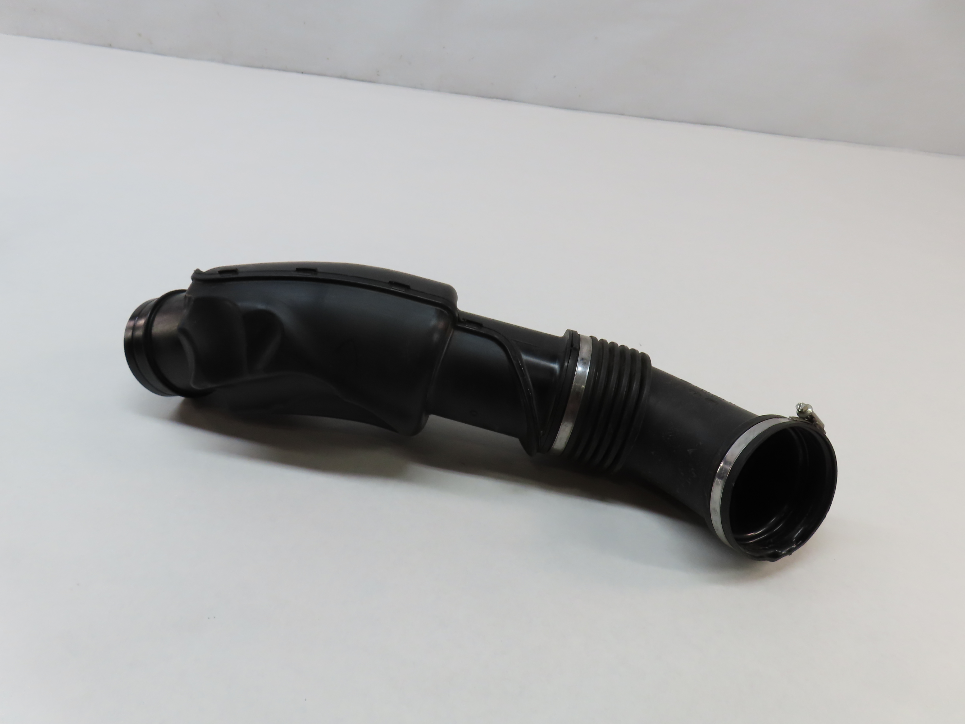 2013 BMW X1 (E84) 2.0L TURBO (N20) ENGINE AIR INTAKE PIPE HOSE — exact item pictured