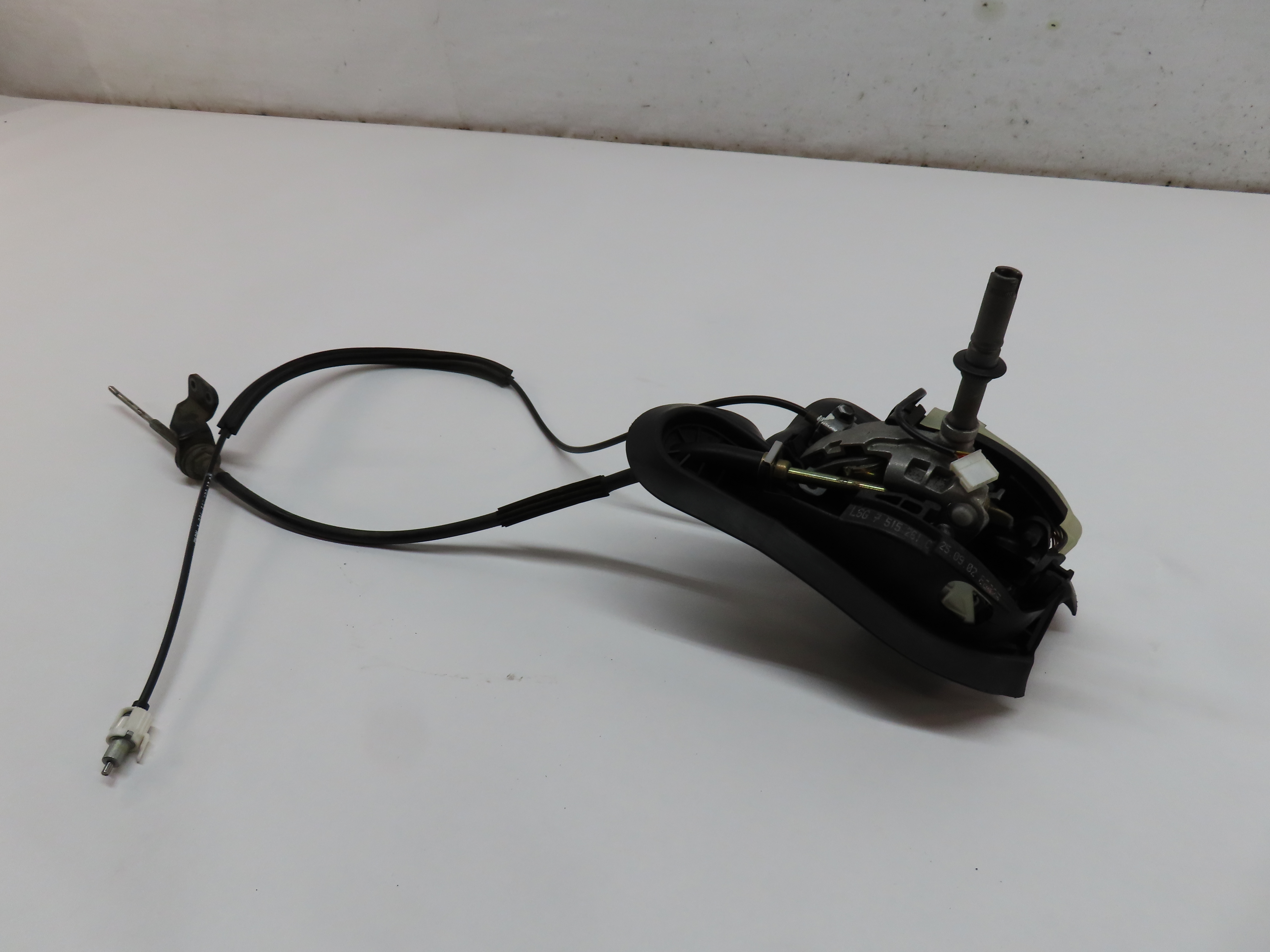 2003 BMW 325Ci CONVERTIBLE (E46) AUTO AUTOMATIC SHIFTER ASSEMBLY w/ CABLE — exact item pictured