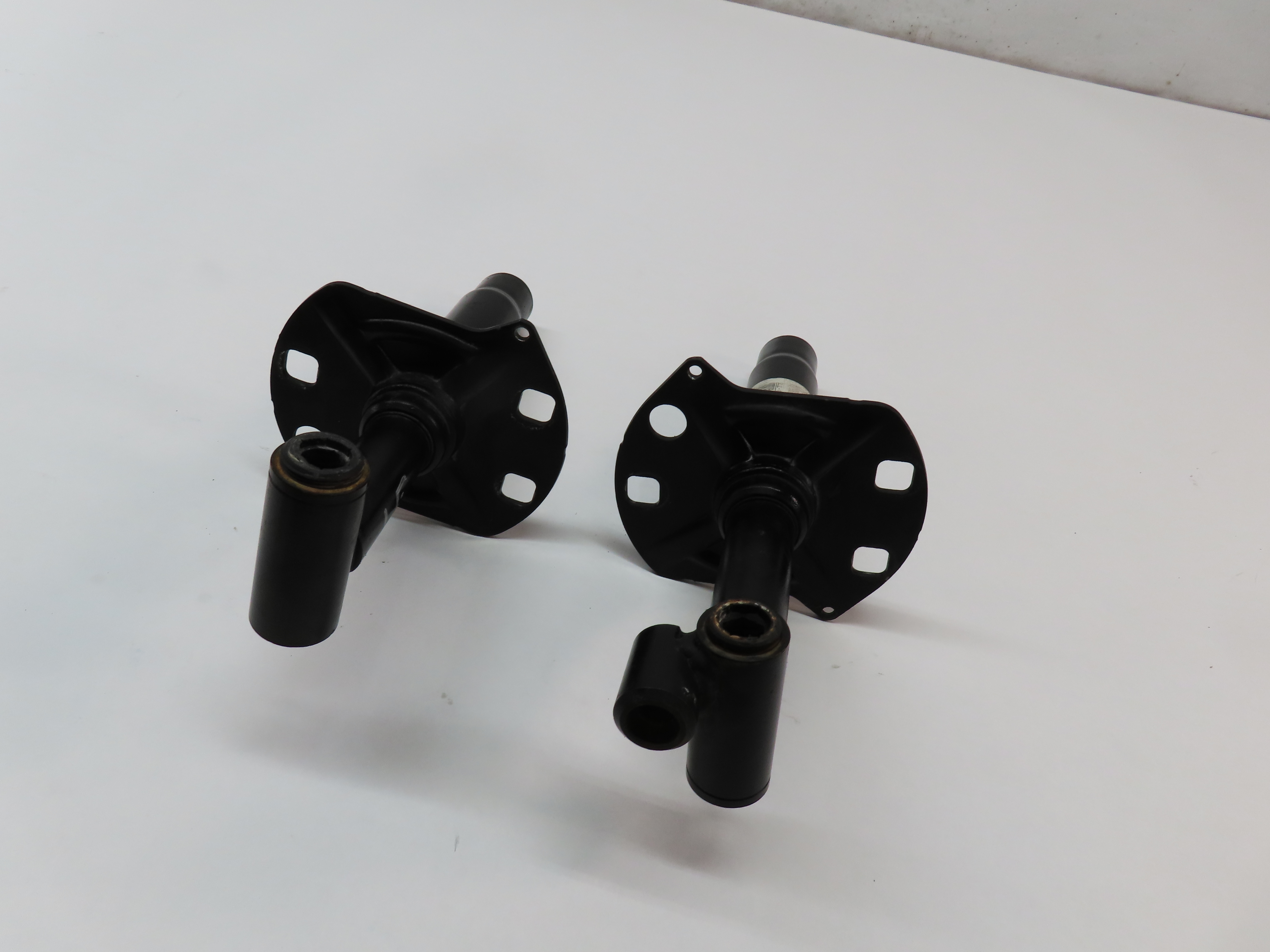 2003 BMW 325Ci CONVERTIBLE E46 FRONT BUMPER LEFT RIGHT IMPACT SHOCK ABSORBER SET — exact item pictured