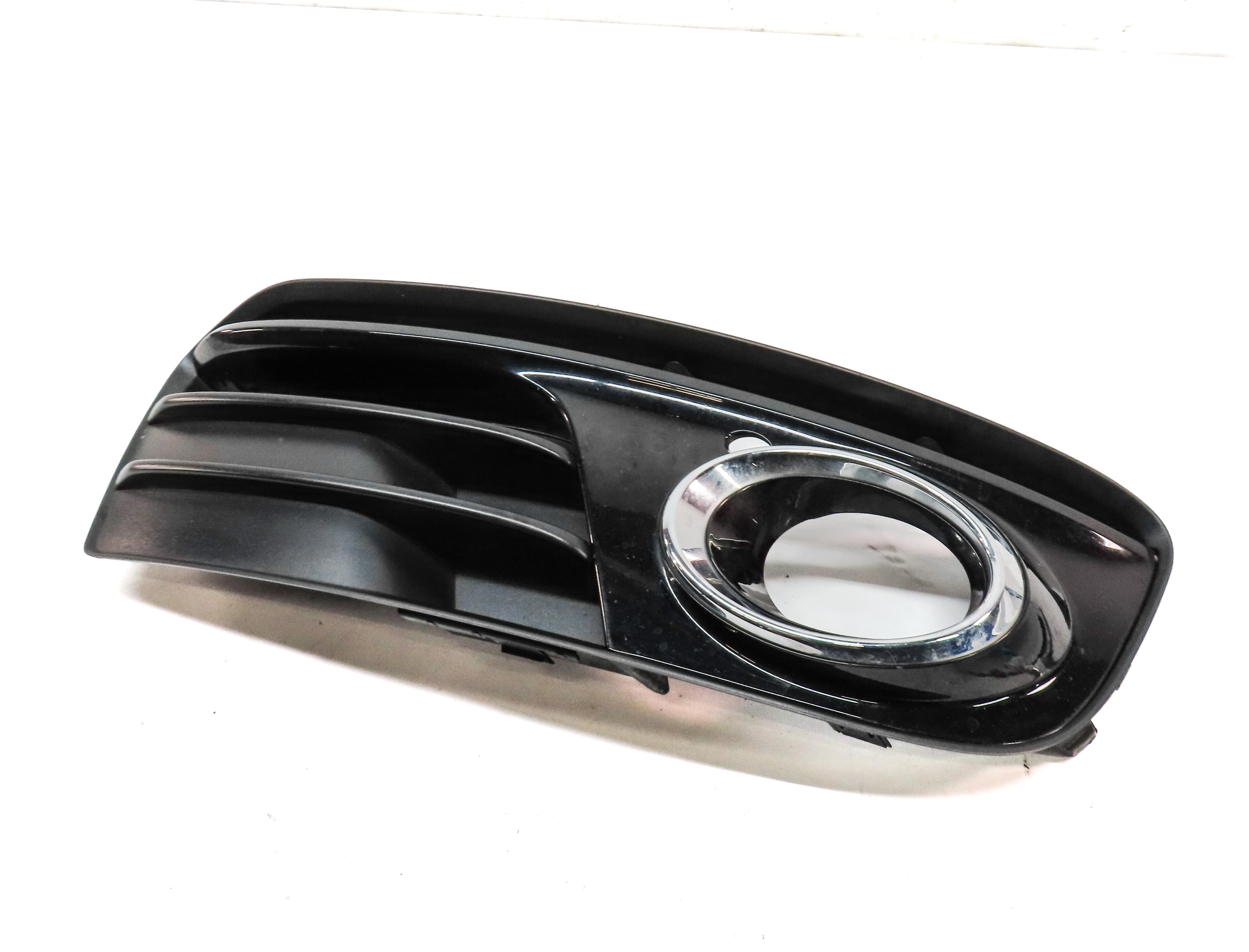 13-16 AUDI Q5 (B8 8R) RIGHT FRONT PASSENGER FOGLIGHT LIGHT GRILLE TRIM (BLACK) — exact item pictured