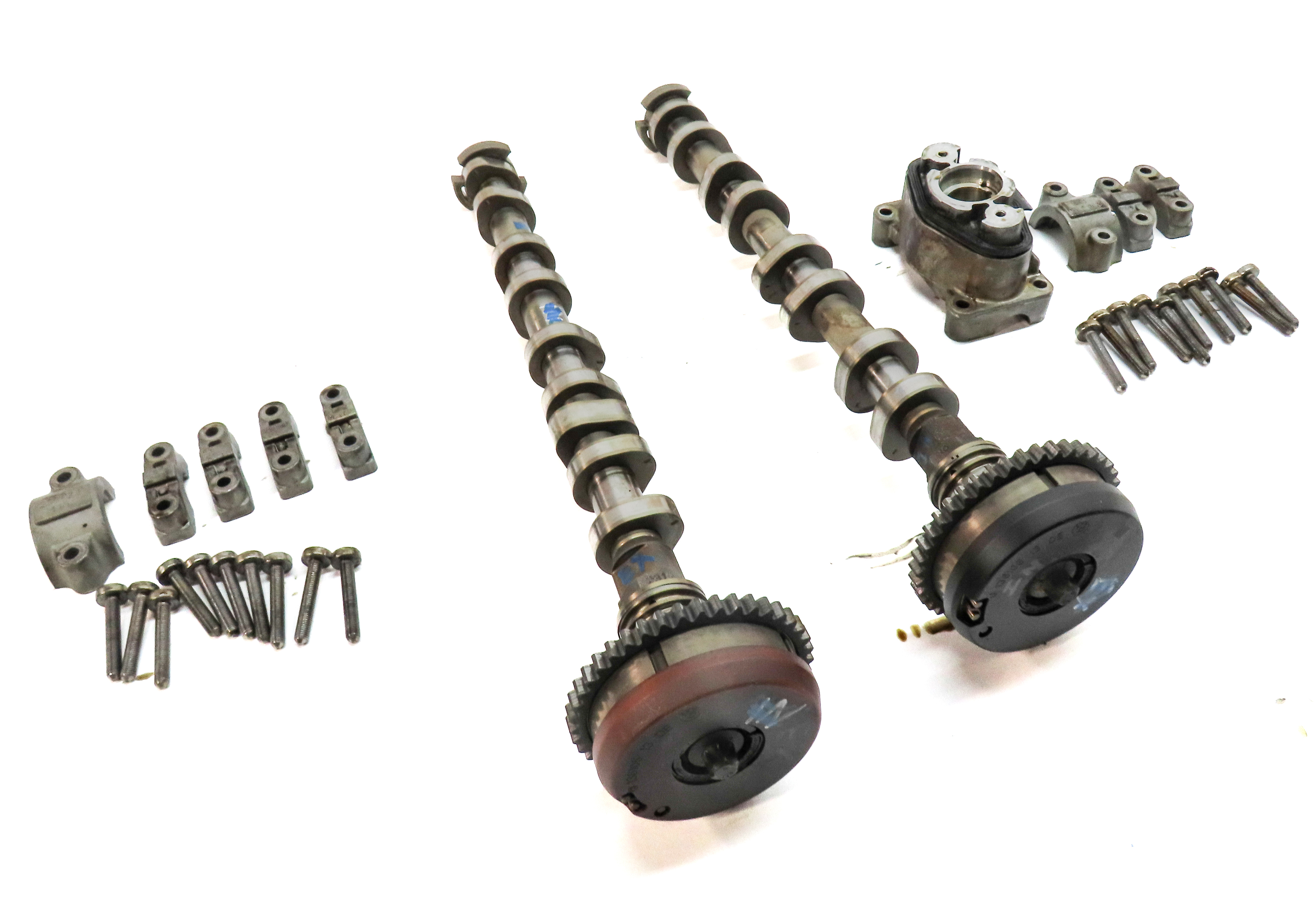 08-14 BMW 550i 750i X5 X6 (F01 E70 F10 E71) 4.4L TWIN TURBO RIGHT CAMSHAFT SET-2 — exact item pictured