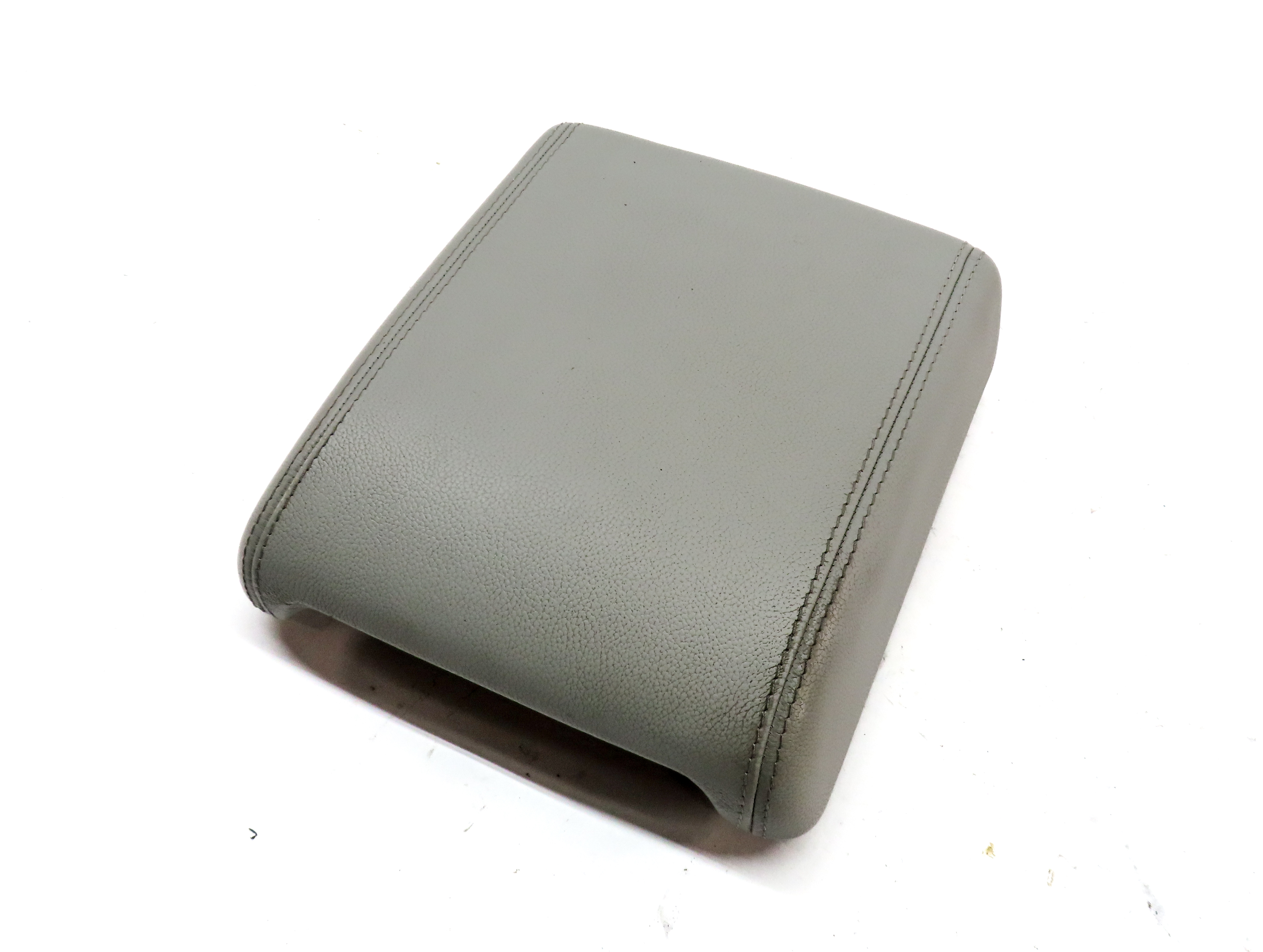 2014-2015 EVOQUE (L538) FRONT CENTER CONSOLE ARMREST COMPARTMENT LID (Cirrus) — exact item pictured