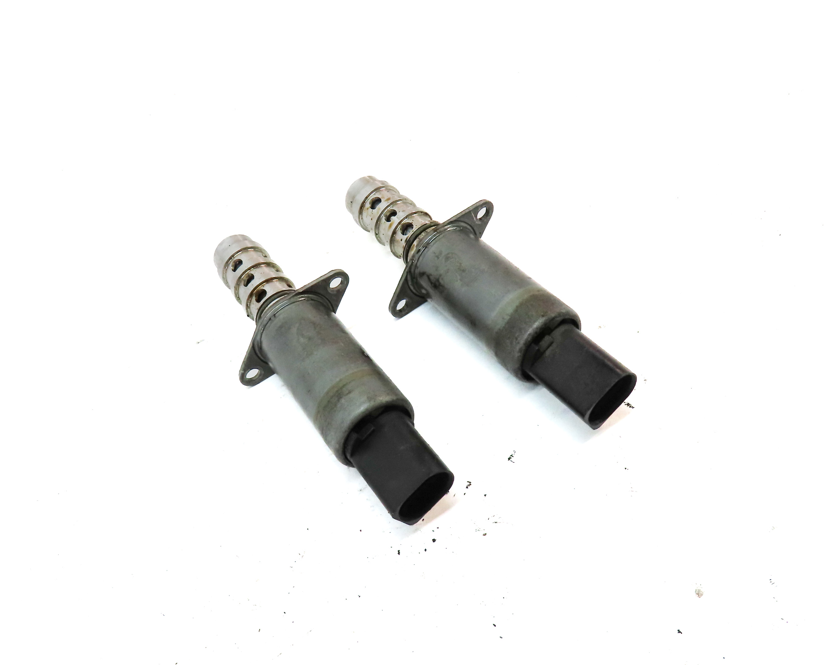 2011 PORSCHE CAYENNE (958) 3.6L VR6 NON-TURBO ENGINE VVT TIMING SOLENOID SET/2 — exact item pictured