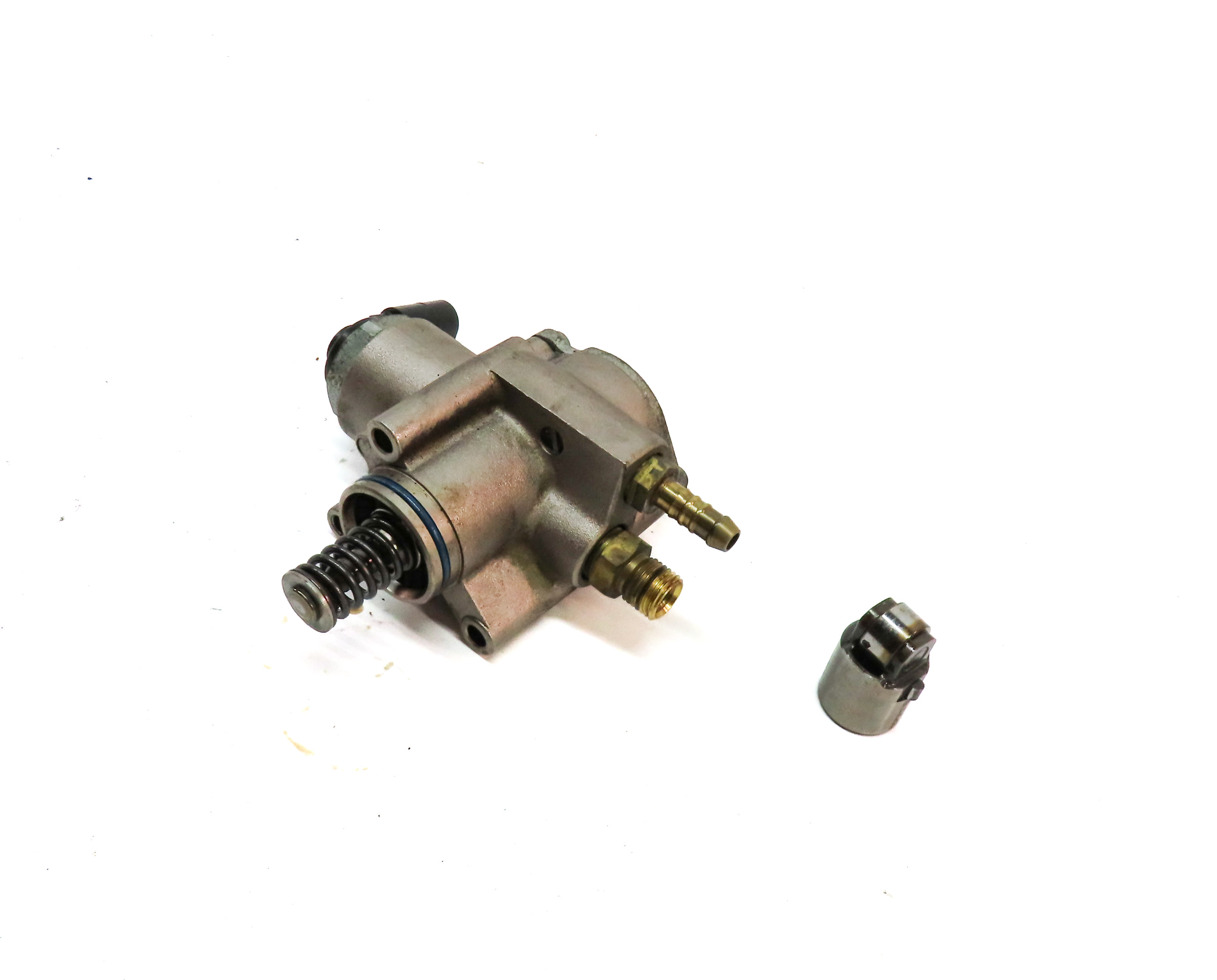 11-14 PORSCHE CAYENNE (958) 3.6L ENGINE HIGH PRESSURE MECHANICAL FUEL PUMP — exact item pictured