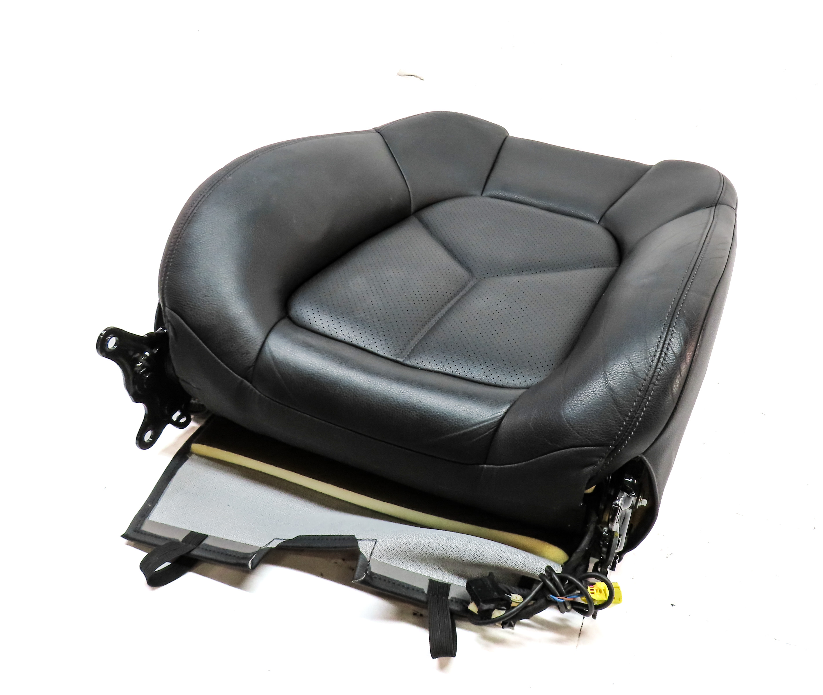 2011 PORSCHE CAYENNE (958) FRONT LEFT DRIVER UPPER SEAT BACK CUSHION (BLACK) — exact item pictured