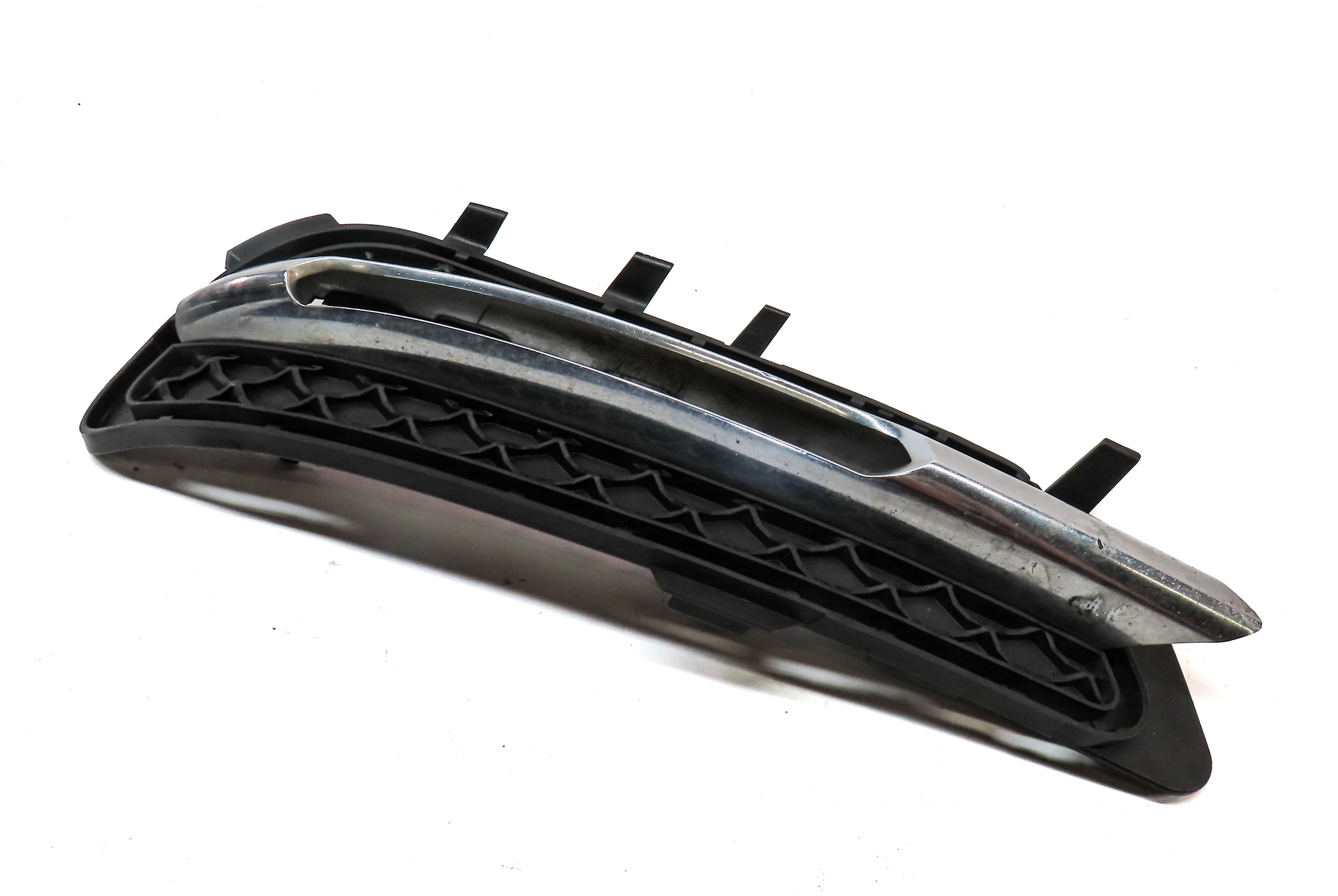 12-13 MERCEDES E300 E350 (W212) FRONT RIGHT PASSENGER LOWER BUMPER FOGLIGHT TRIM — exact item pictured