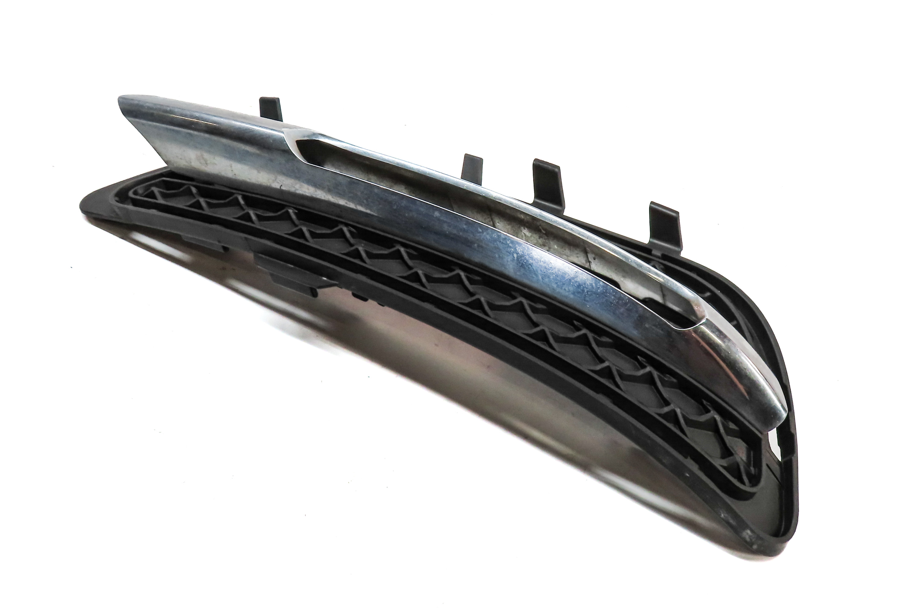 2012-2013 MERCEDES E300 E350 (W212) LEFT FRONT DRIVER LOWER BUMPER FOGLIGHT TRIM — exact item pictured