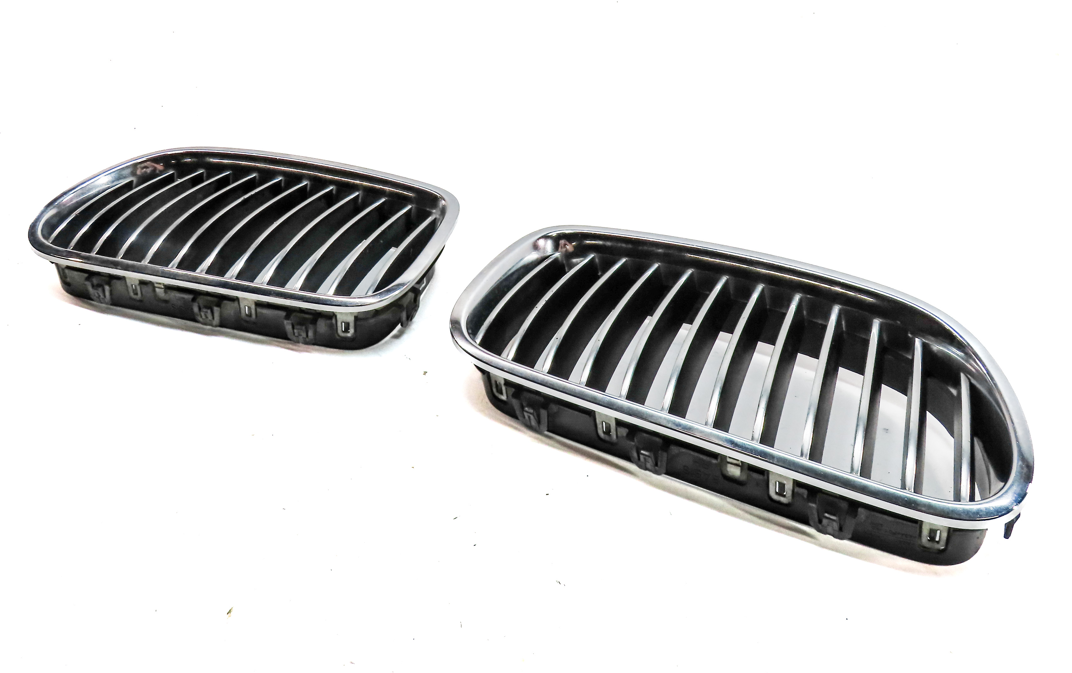 11-13 BMW 528i 535i 550i (F10) FRONT LEFT & RIGHT HOOD VENT GRILLE SET — exact item pictured