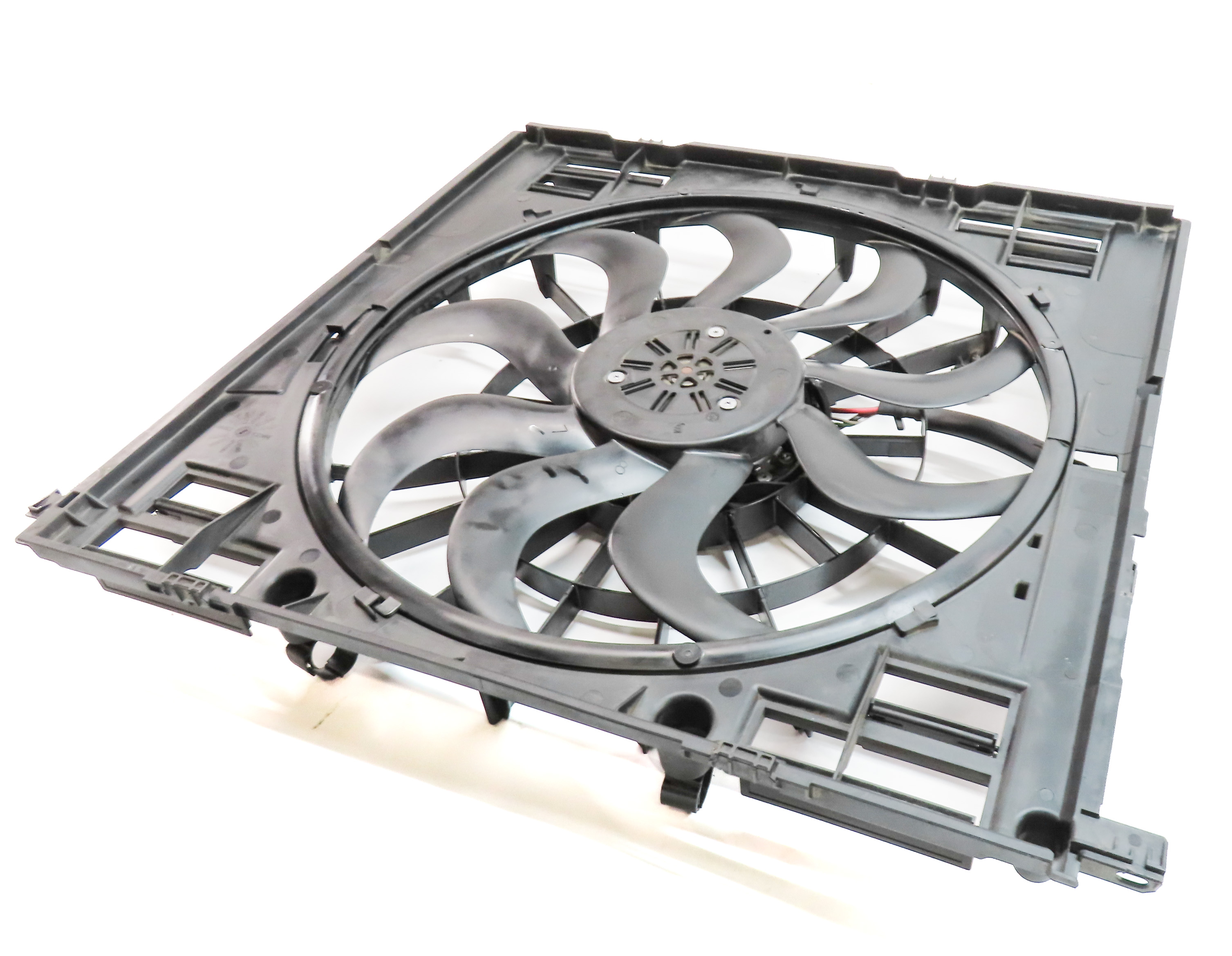 18-23 BMW X3 X4 (G01 G02) 2.0L 600w FRONT RADIATOR COOLING FAN MOTOR w/ SHROUD — exact item pictured