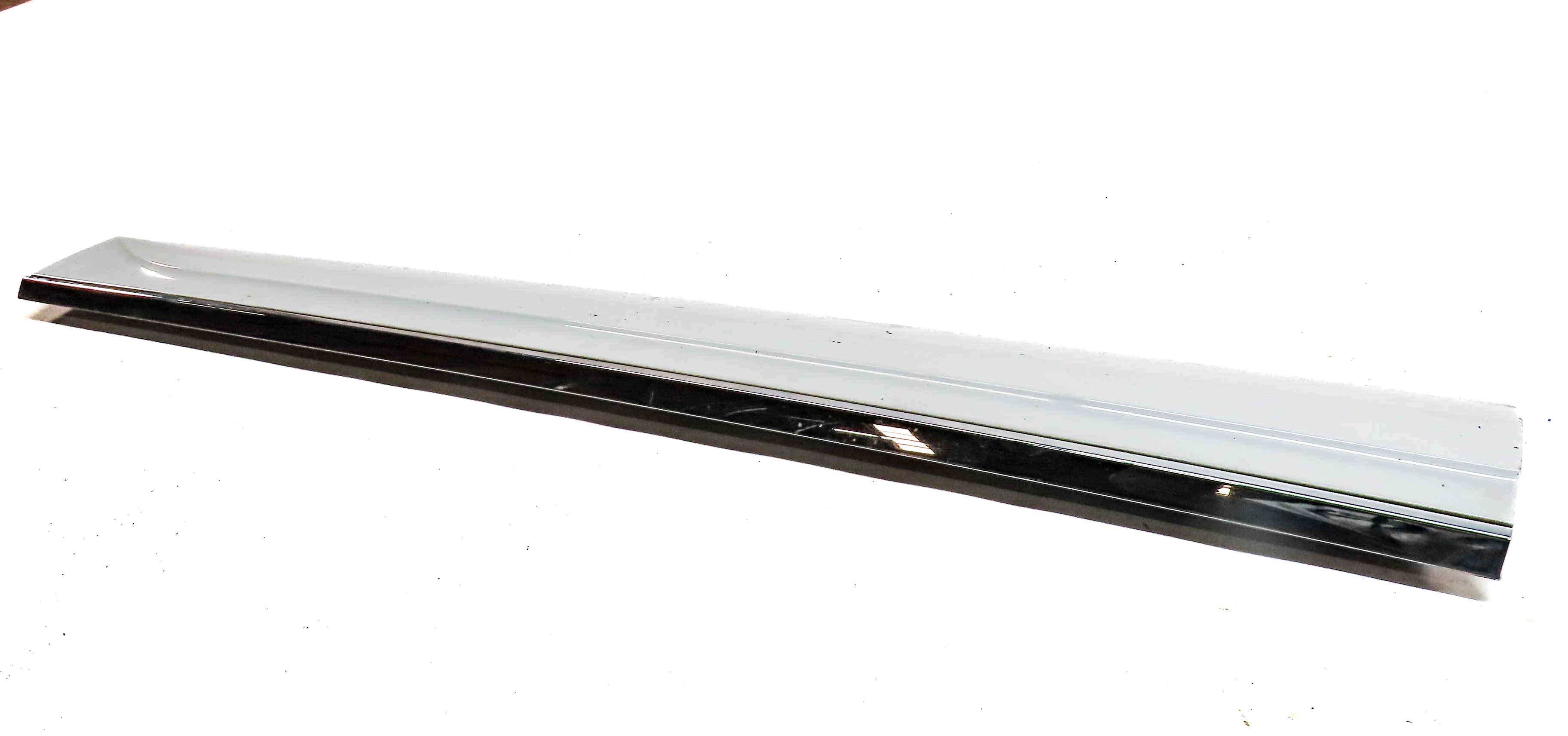 13-17 AUDI Q5 B8 8R FRONT RIGHT PASSENGER LOWER DOOR MOULDING TRIM PANEL (White) — exact item pictured