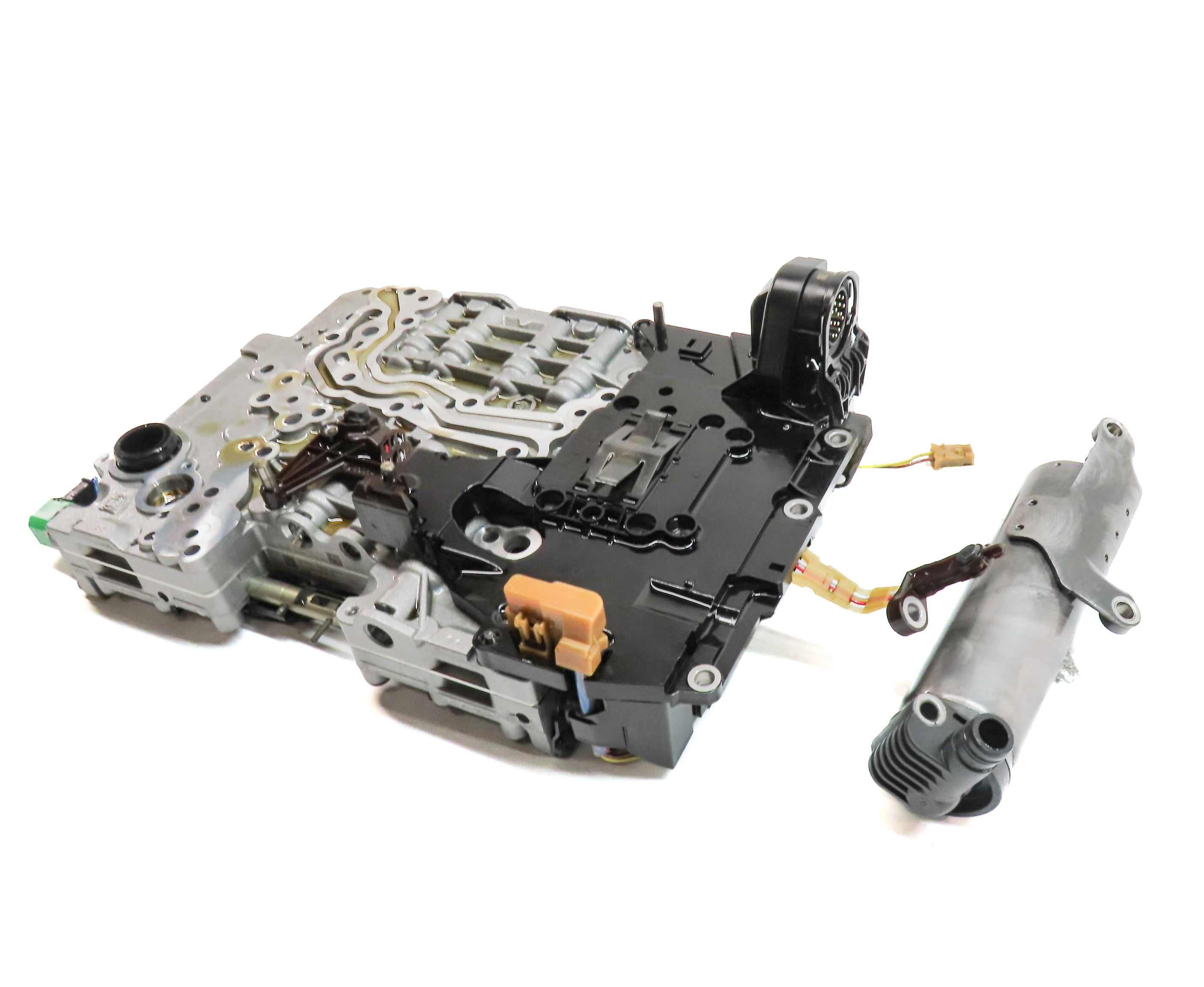 15-17 BMW X3 F25 2.0L RWD AUTOMATIC TRANSMISSION 8HP45Z VALVE BODY w/ OIL PUMP — exact item pictured