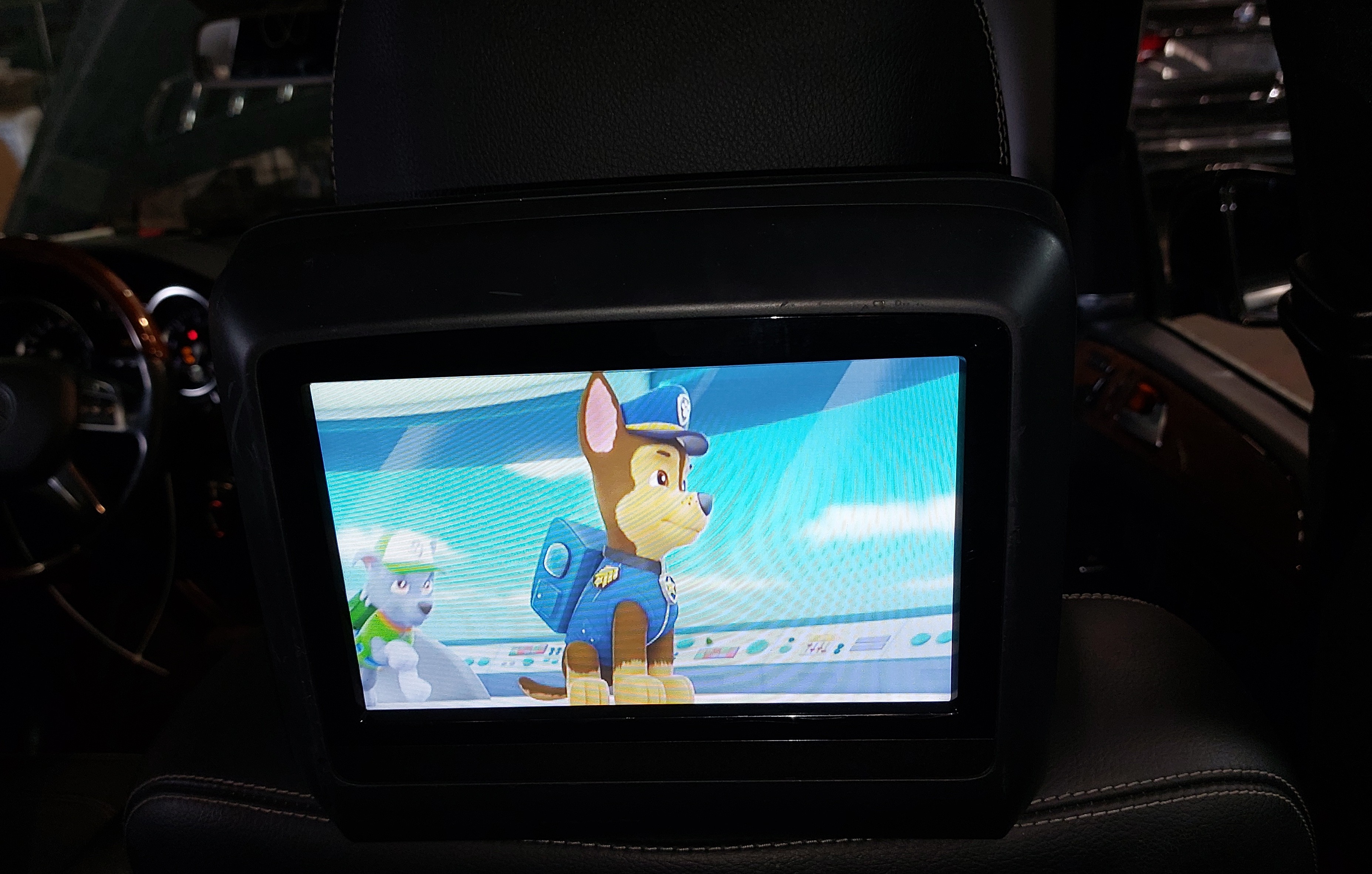 11-19 MERCEDES E GL ML S CLASS REAR LEFT OR RIGHT HEADREST MEDIA VIDEO SCREEN — exact item pictured
