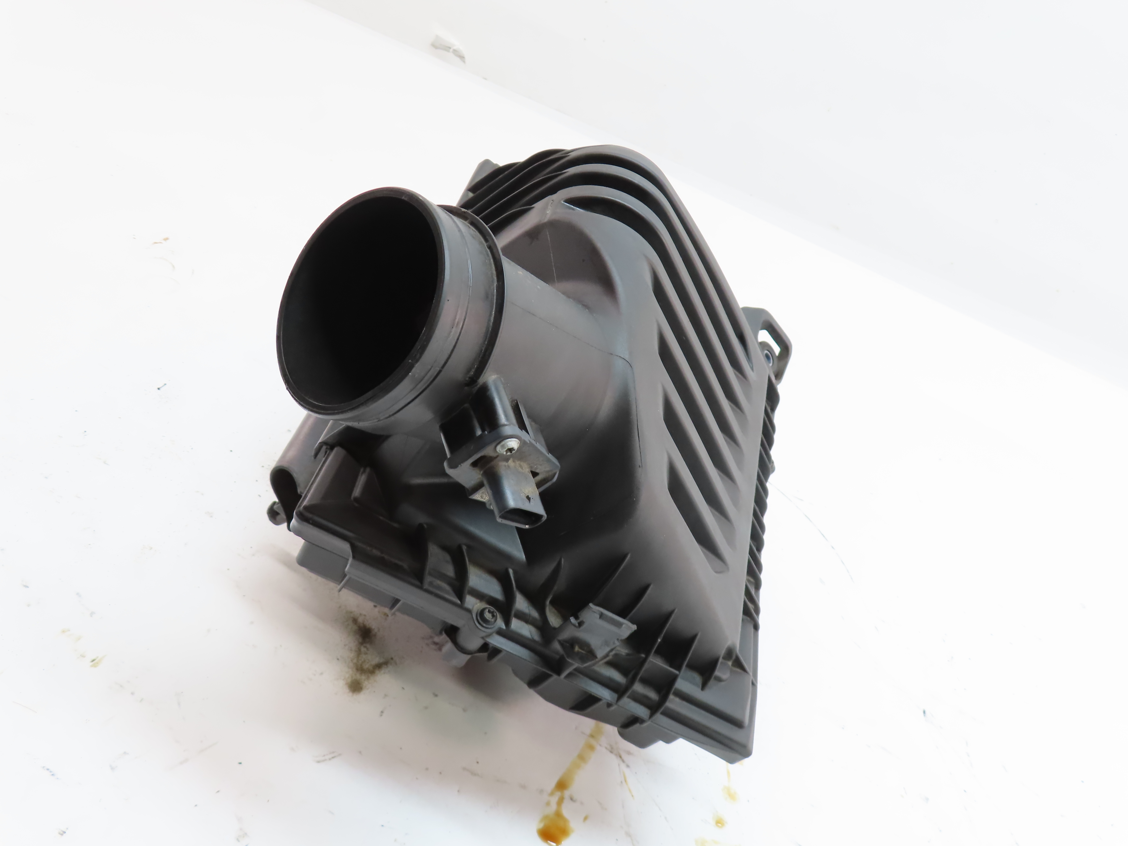 2020-2022 BMW 228 X1 X2 COUNTRYMAN (F22 F39) 2.0L AIR INTAKE FILTER CLEANER BOX — exact item pictured