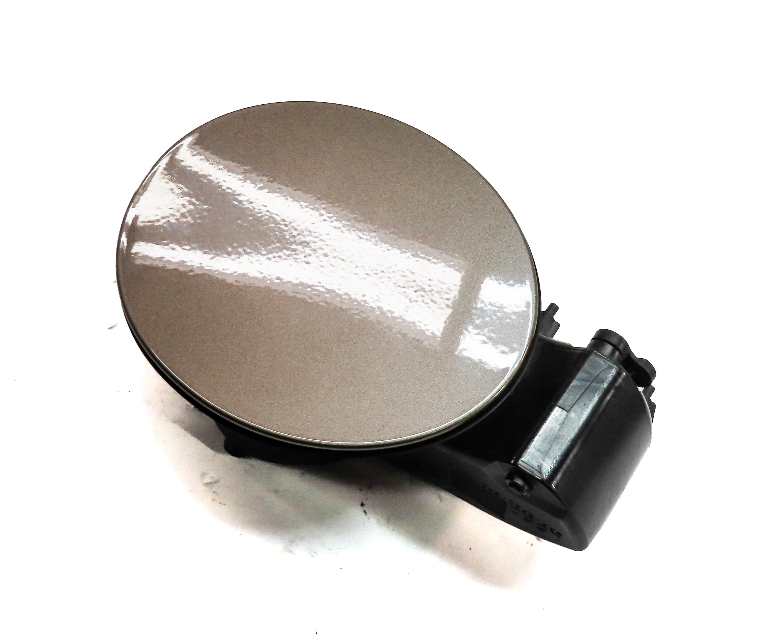15-19 LAND ROVER DISCOVER SPORT (L550) FUEL TANK DOOR LID & HOUSING (Kaikoura) — exact item pictured