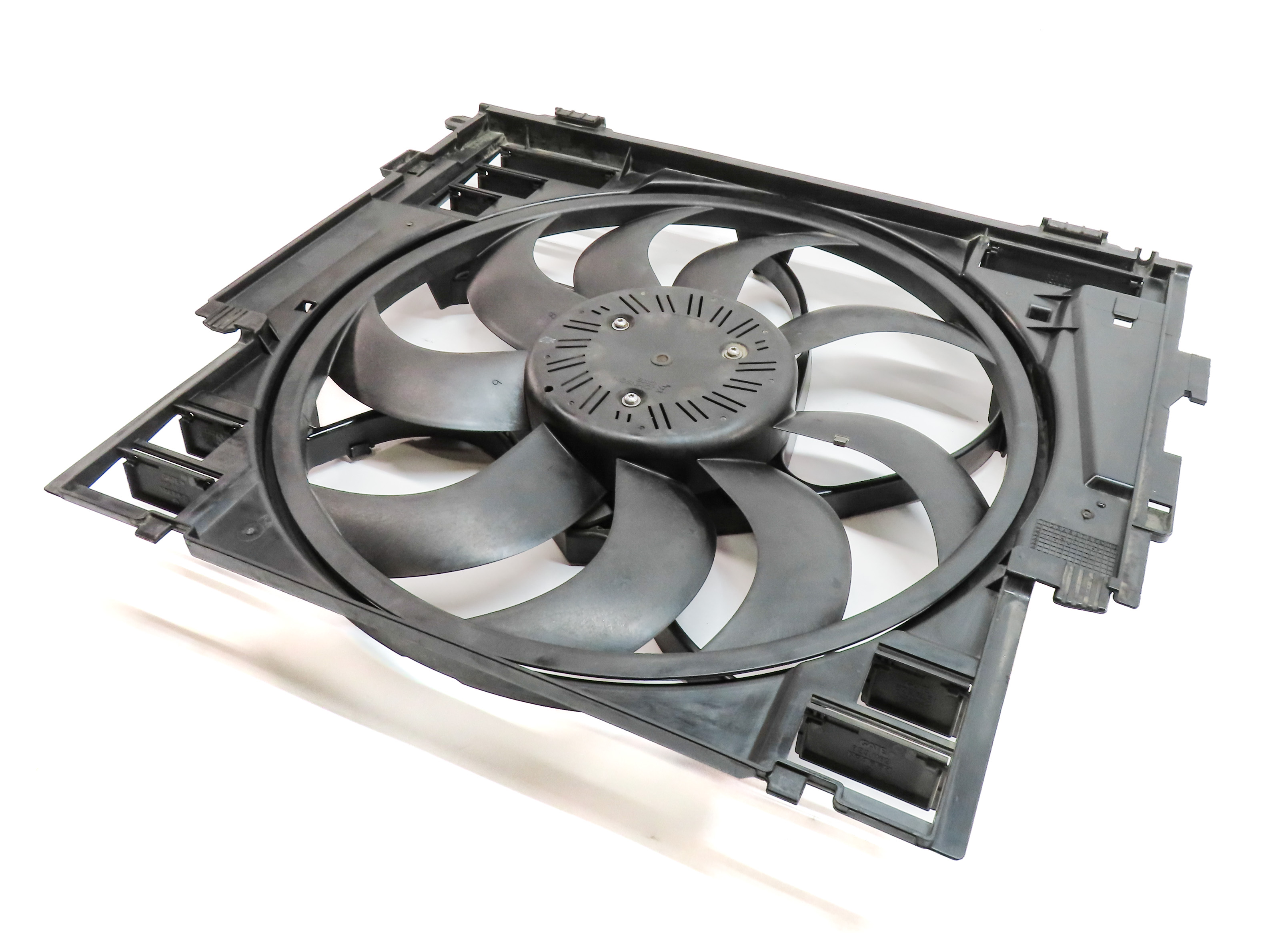 2012-2016 BMW 528i (F10) RADIATOR 600 WATT ELECTRIC COOLING FAN w/ SHROUD — exact item pictured