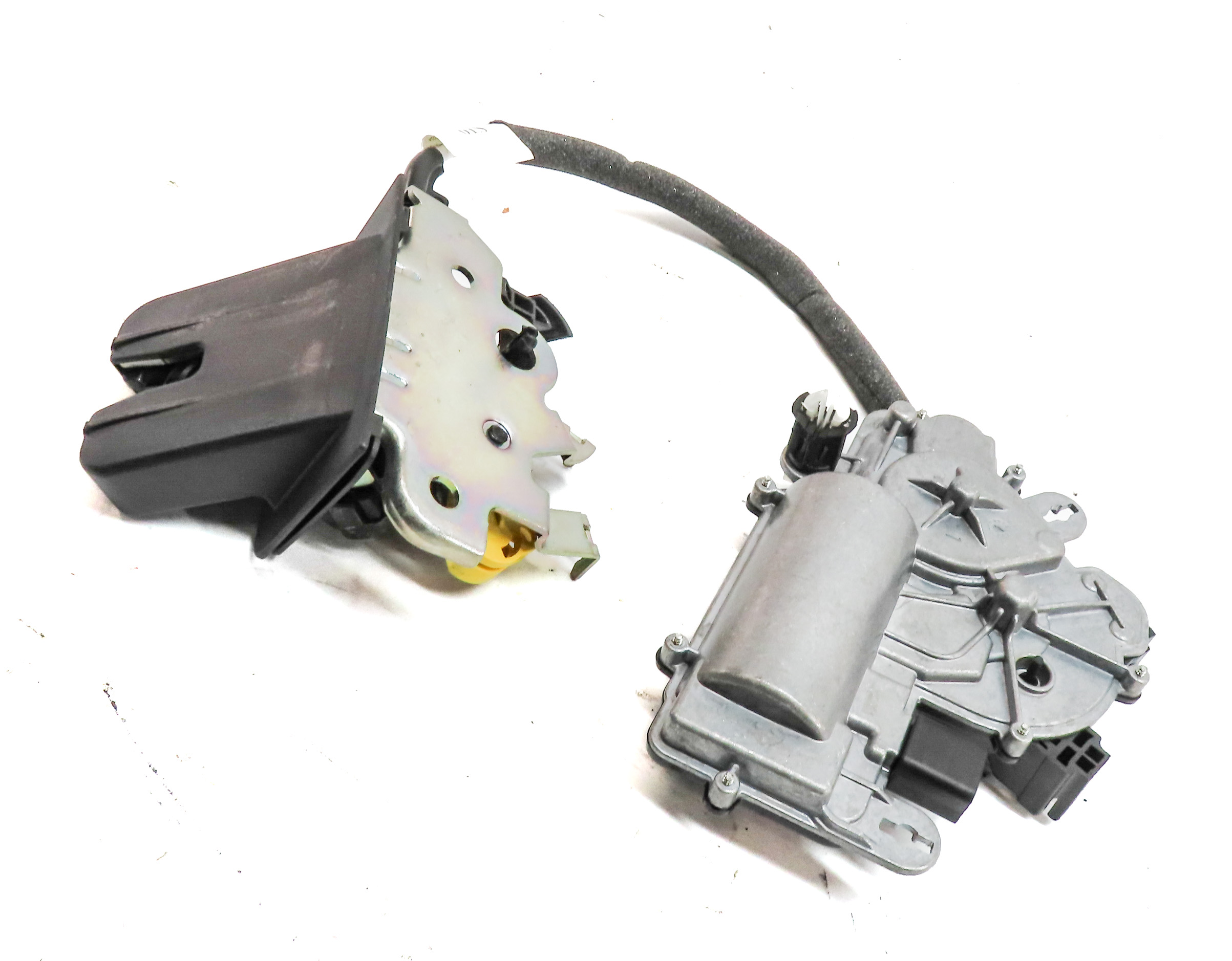 2017 AUDI Q7 (4M) REAR TRUNK LIFTGATE HATCH LID LOCK LATCH ACTUATOR w/ MOTOR — exact item pictured