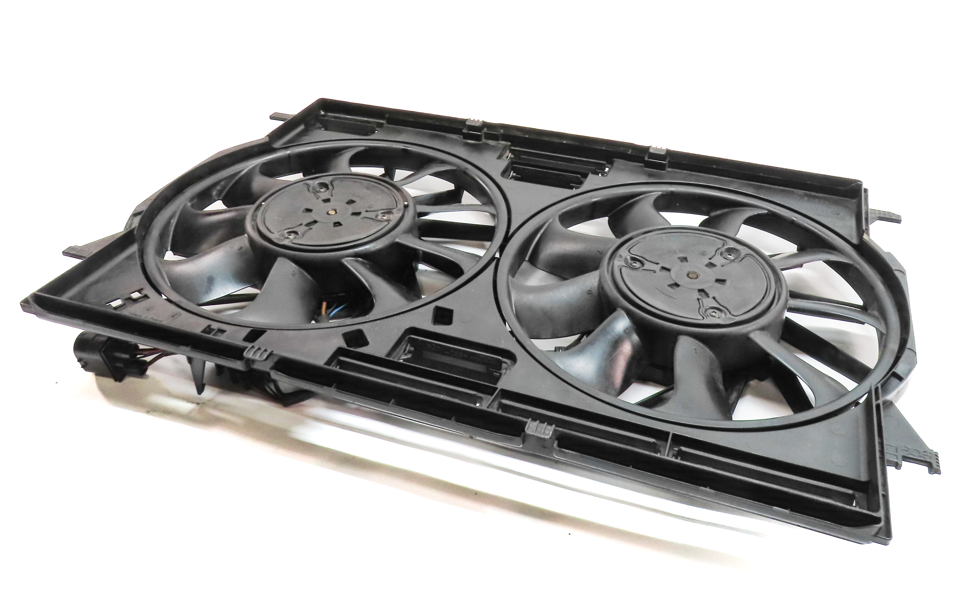 17-20 AUDI Q7 (4M) 3.0L SUPER RADIATOR COOLING FAN BLADE MOTOR SHROUD ASSEMBLY — exact item pictured