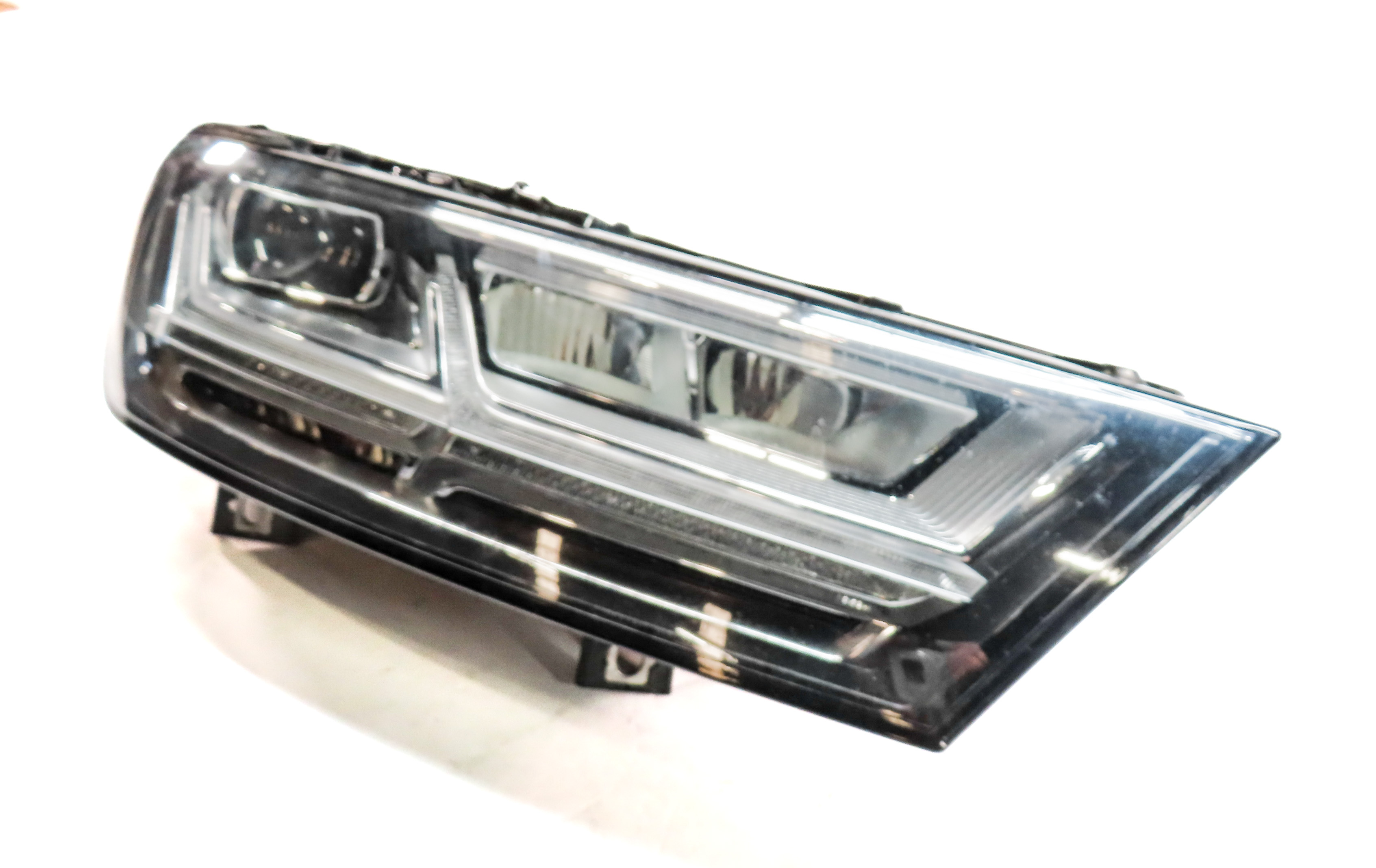 17-19 AUDI Q7 (4M) RIGHT FRONT PASSENGER DYNAMIC LED HEADLIGHT LIGHT LAMP (8Q3) — exact item pictured