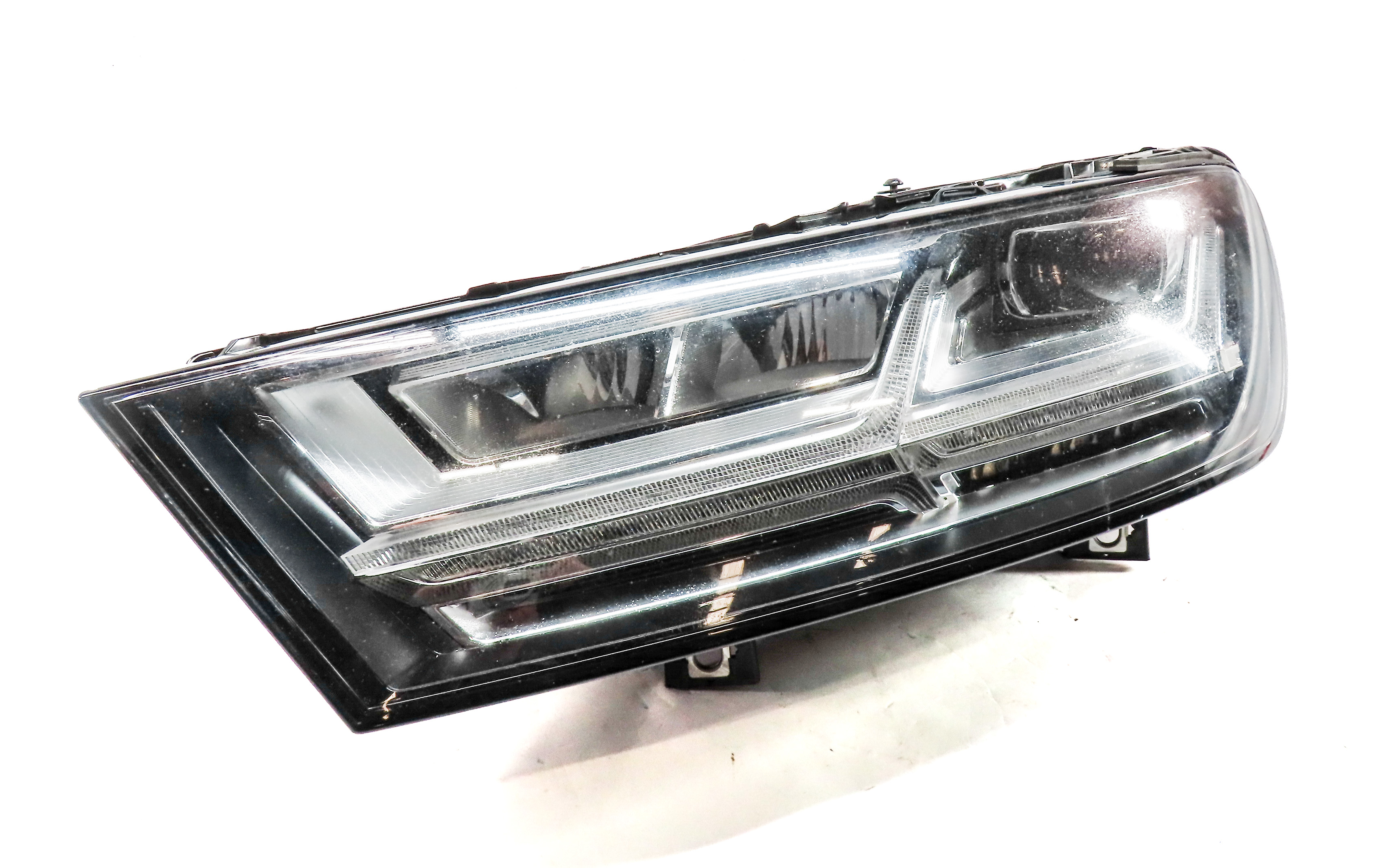 17-19 AUDI Q7 (4M) LEFT FRONT DRIVER DYNAMIC LED HEADLIGHT LIGHT LAMP (8Q3) — exact item pictured