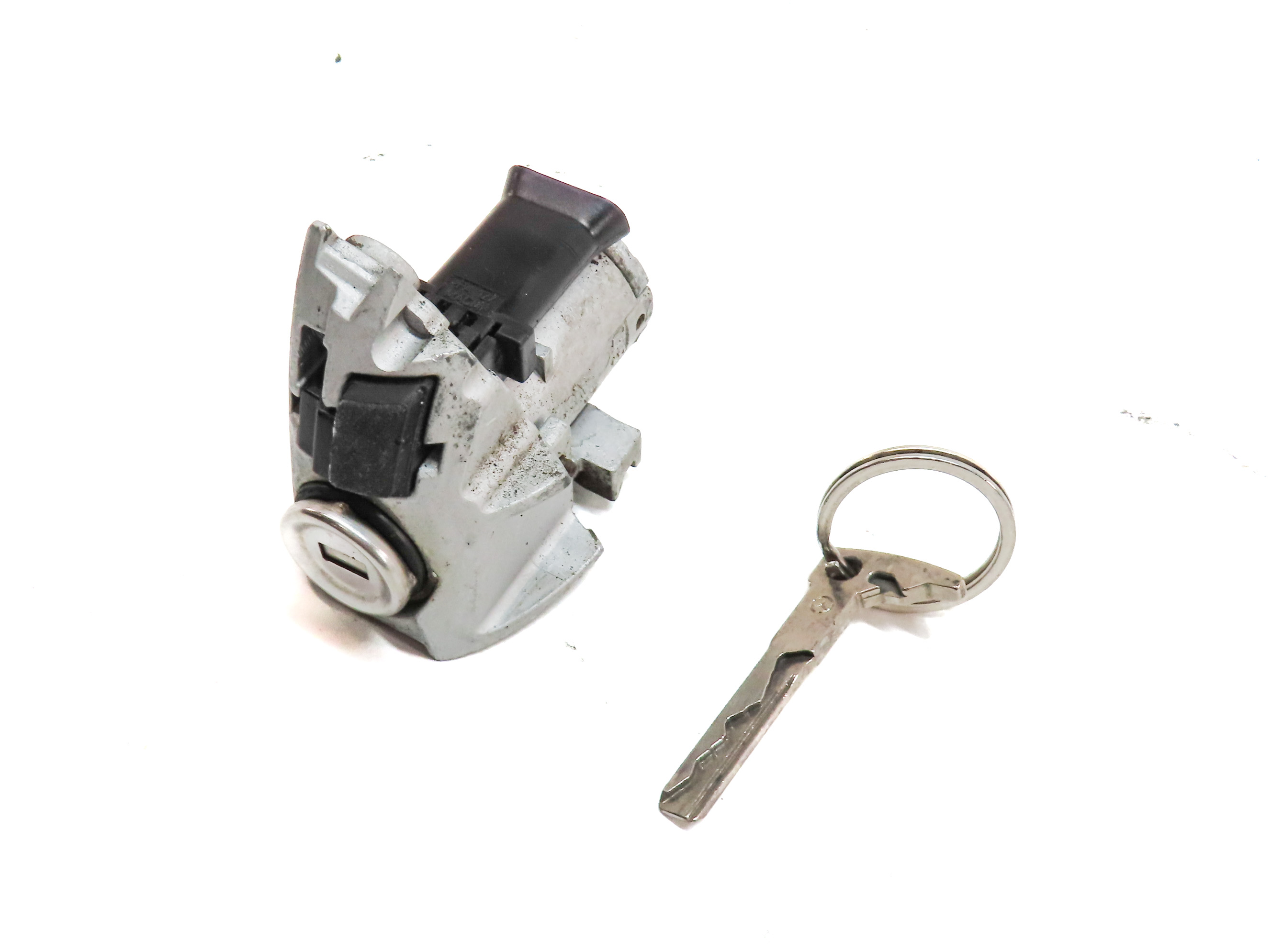 2009 MERCEDES GL320 (X164) FRONT LEFT DRIVER DOOR HANDLE LOCK CYLINDER w/ KEY — exact item pictured