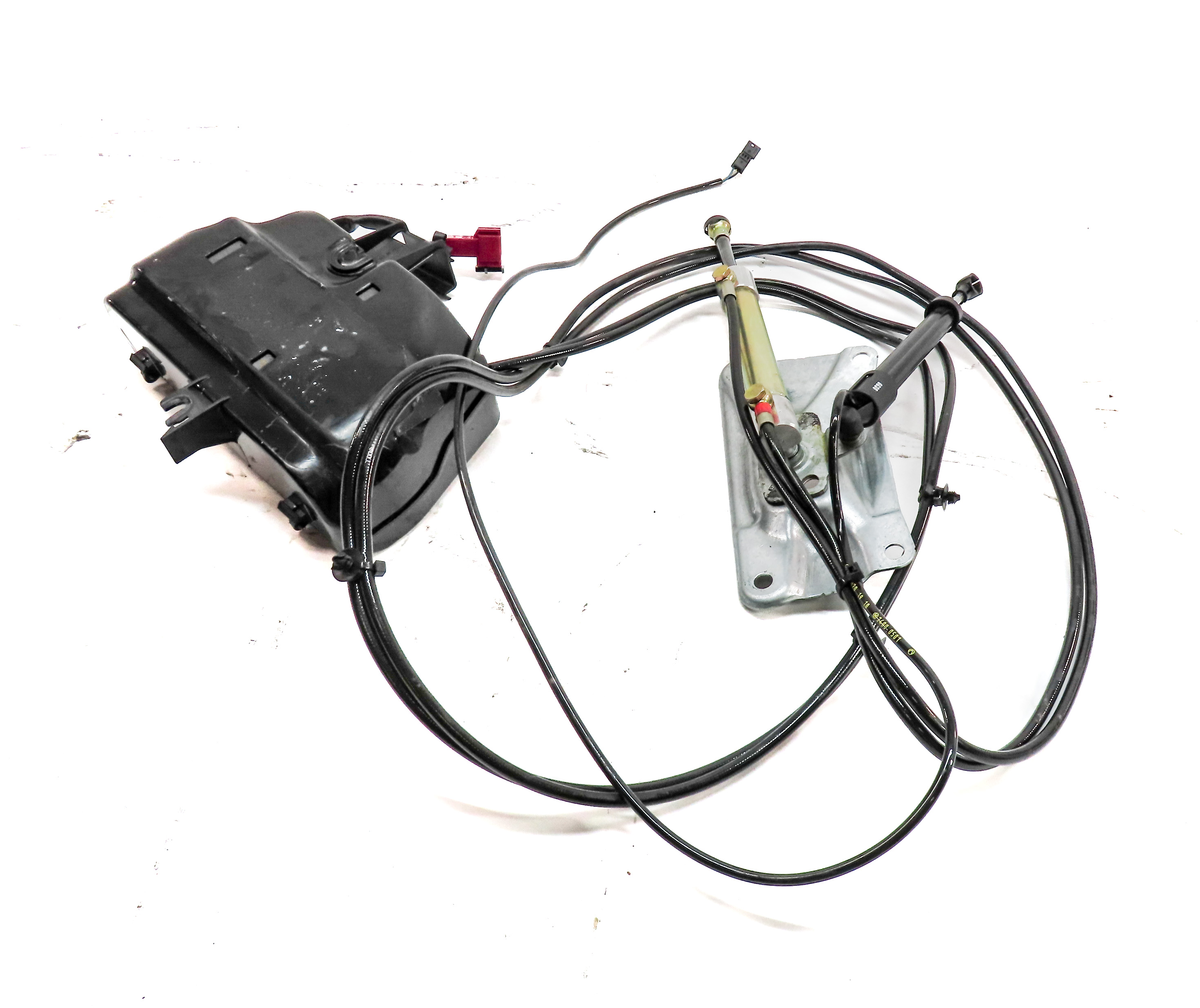 2006-2009 MERCEDES ML-CLASS (W164) REAR TRUNK LIFT MOTOR w/ RAM & LINES (4-PIN) — exact item pictured