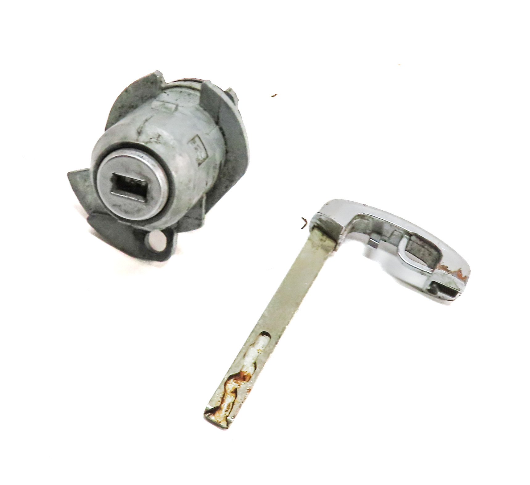 14 BMW 640I CONVERTIBLE (F12) FRONT LEFT DRIVER DOOR HANDLE LOCK CYLINDER w/ KEY — exact item pictured