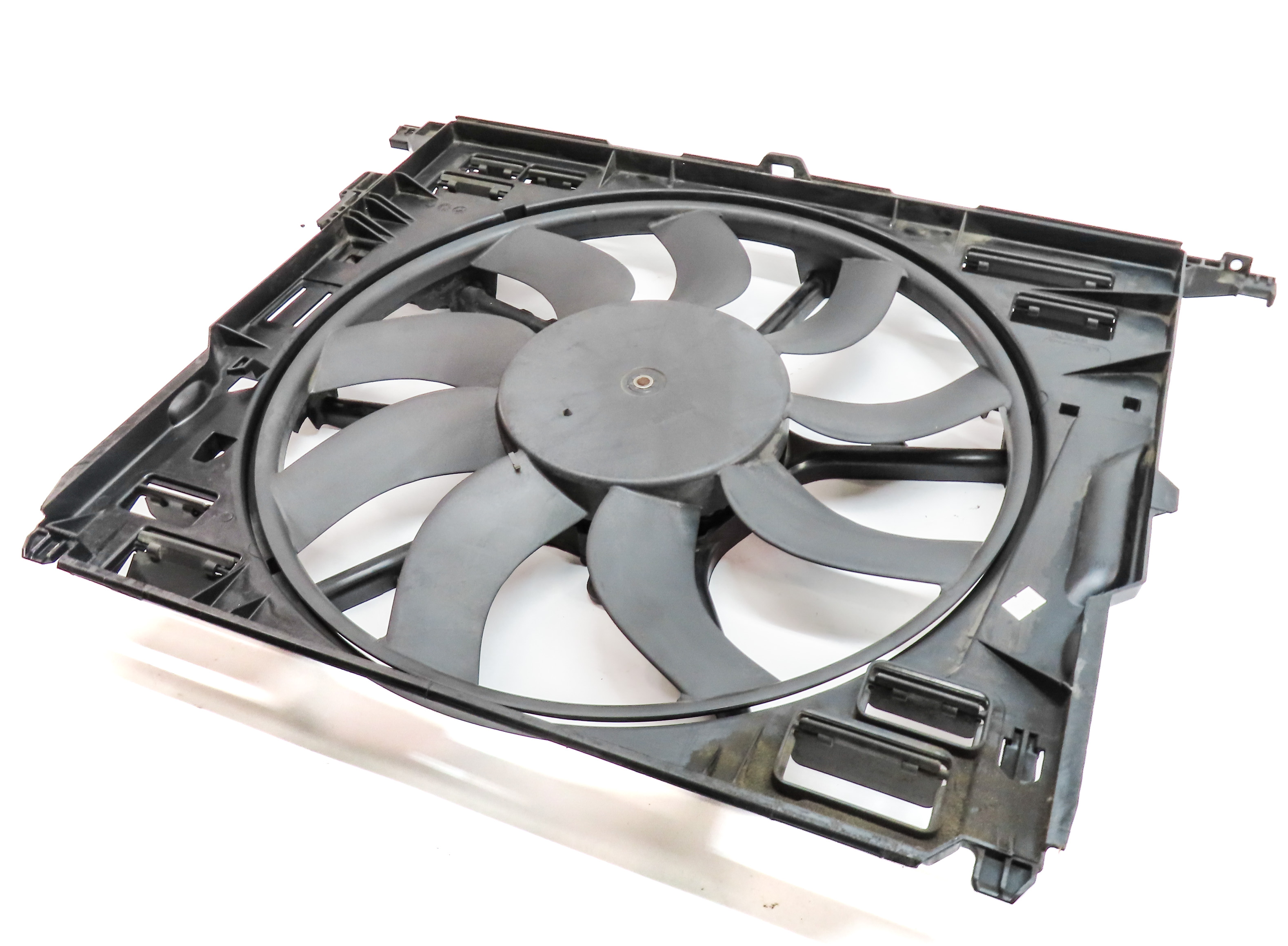 10-19 BMW 5 6 7 F01 F10 3.0L N54 N55 850 WATT RADIATOR COOLING FAN w/ SHROUD — exact item pictured