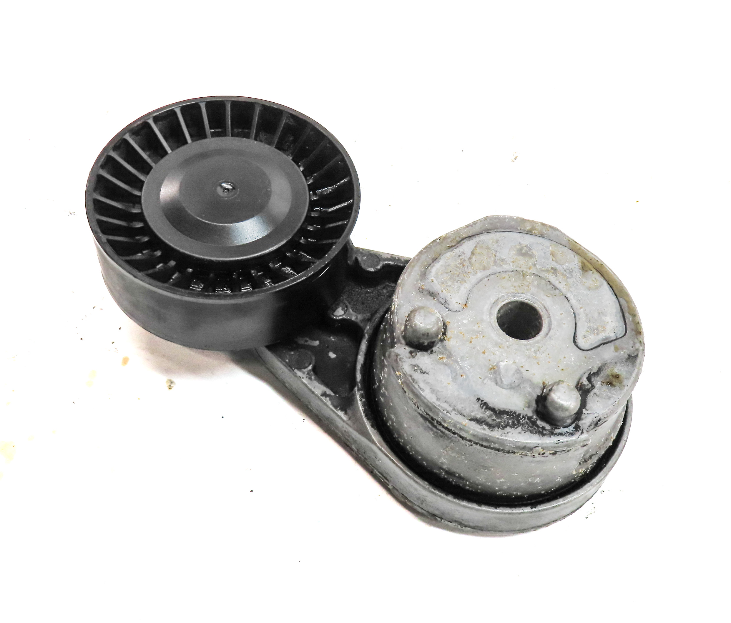 17 LAND ROVER DISCOVERY L462 3.0L SUPER ENGINE SERPENTINE BELT TENSIONER PULLEY — exact item pictured