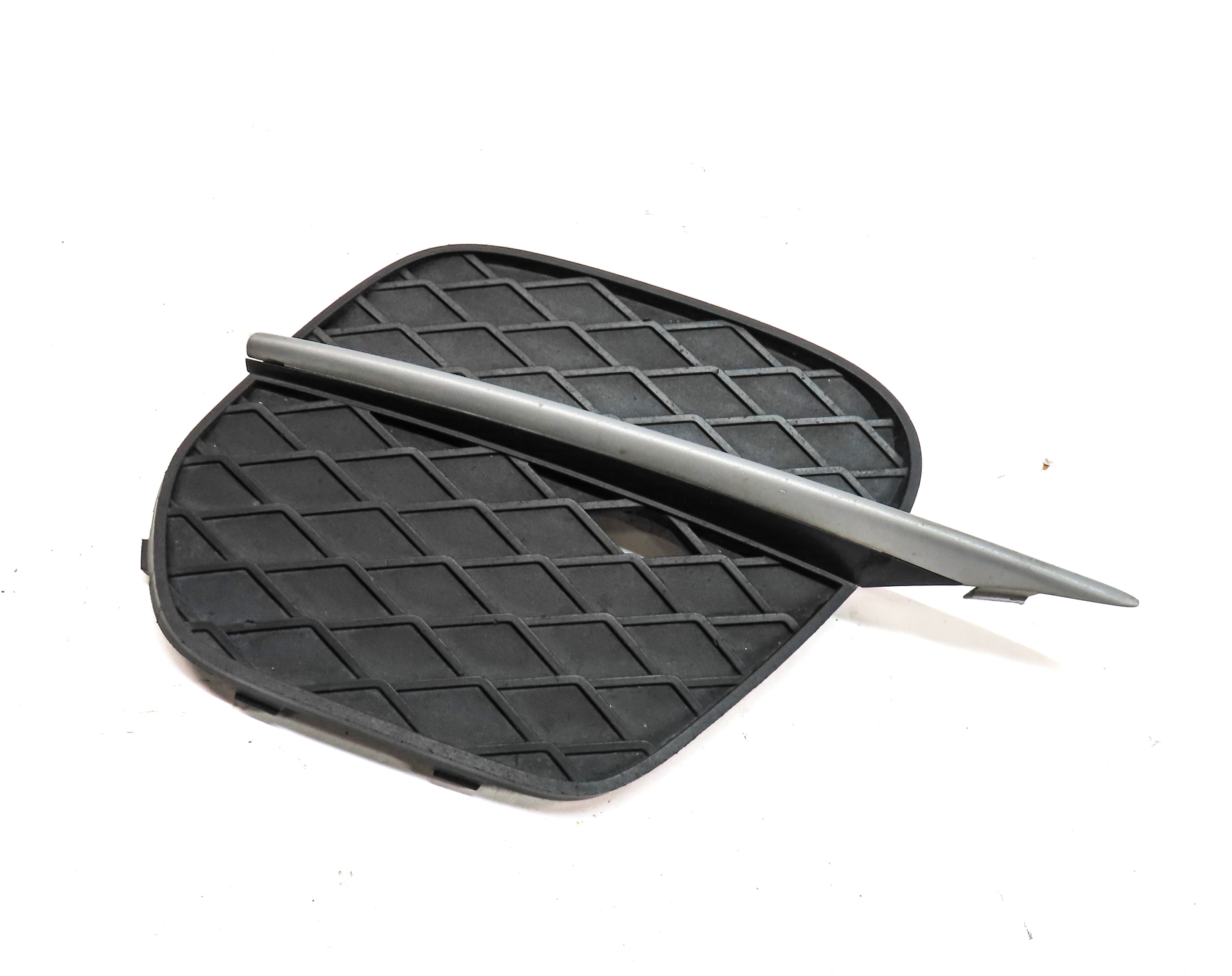 2011-2013 BMW X5 (E70) FRONT RIGHT PASSENGER LOWER BUMPER VENT GRILLE TRIM — exact item pictured